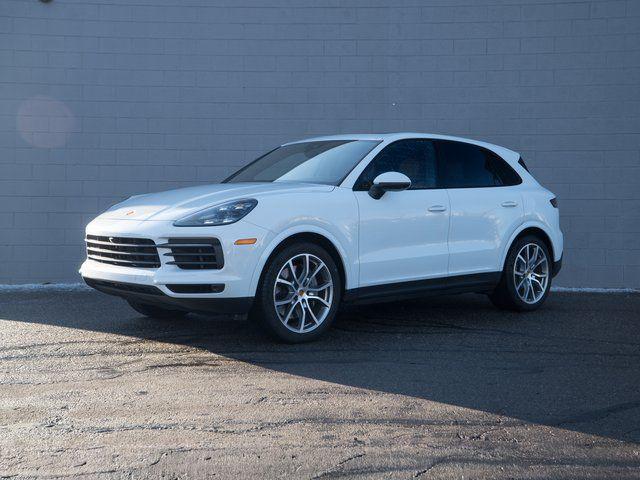 2023 Porsche Cayenne Platinum Edition S's photo