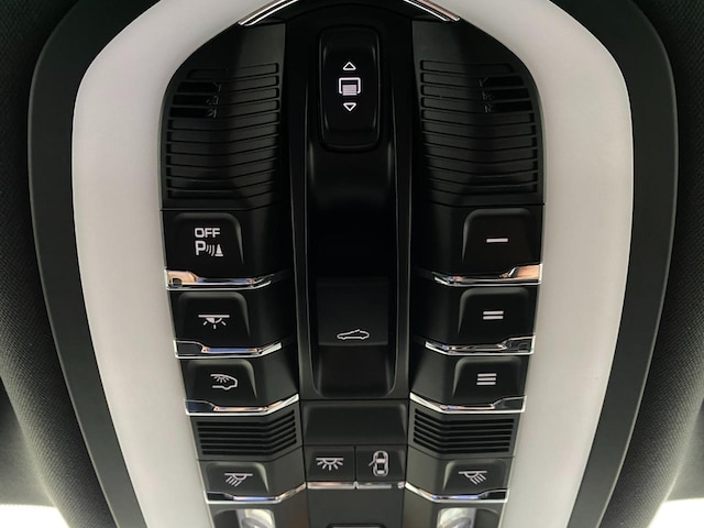 2026 Porsche Macan T - Photo 30