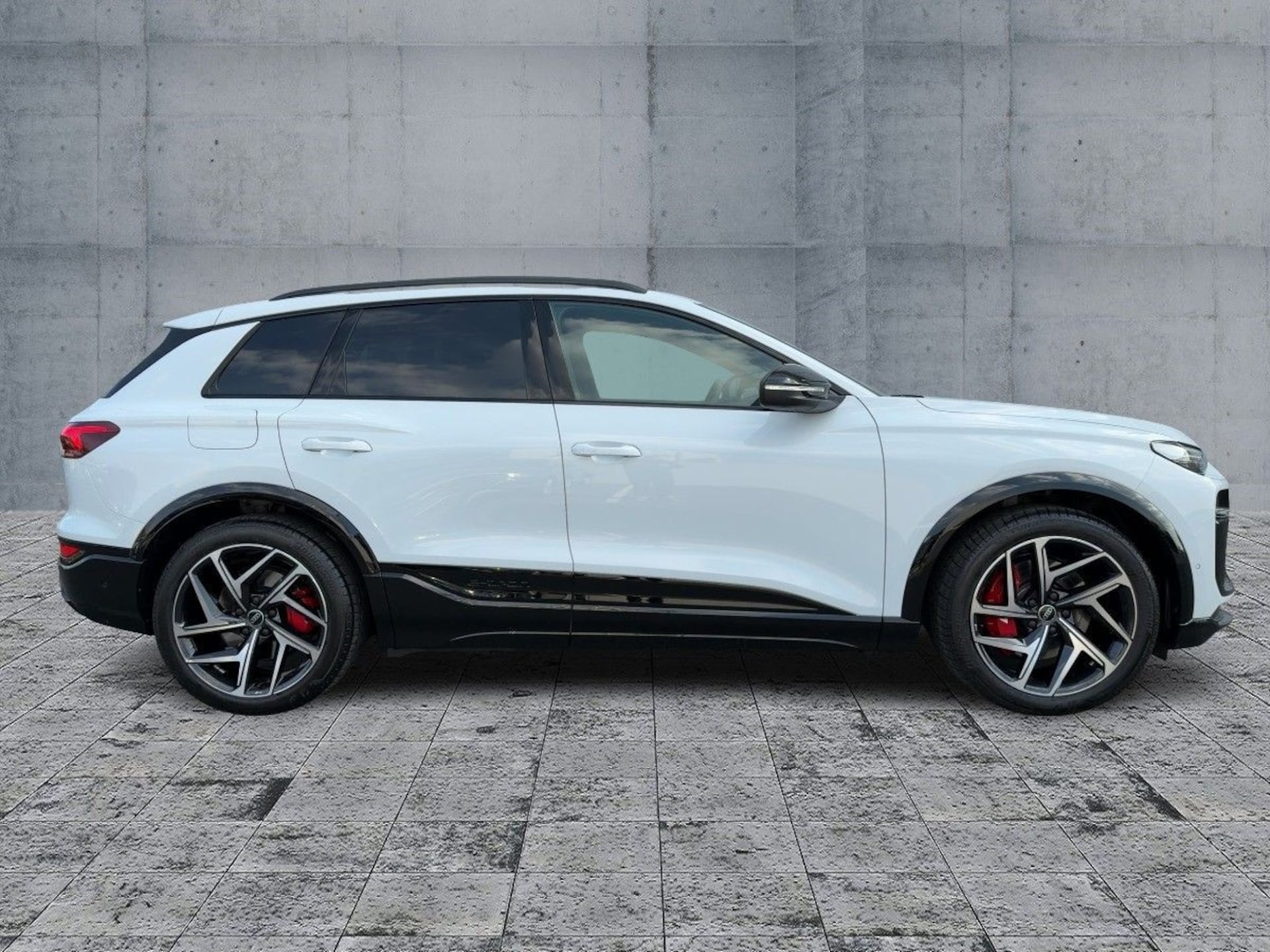 Audi SQ6 SUV e-tron