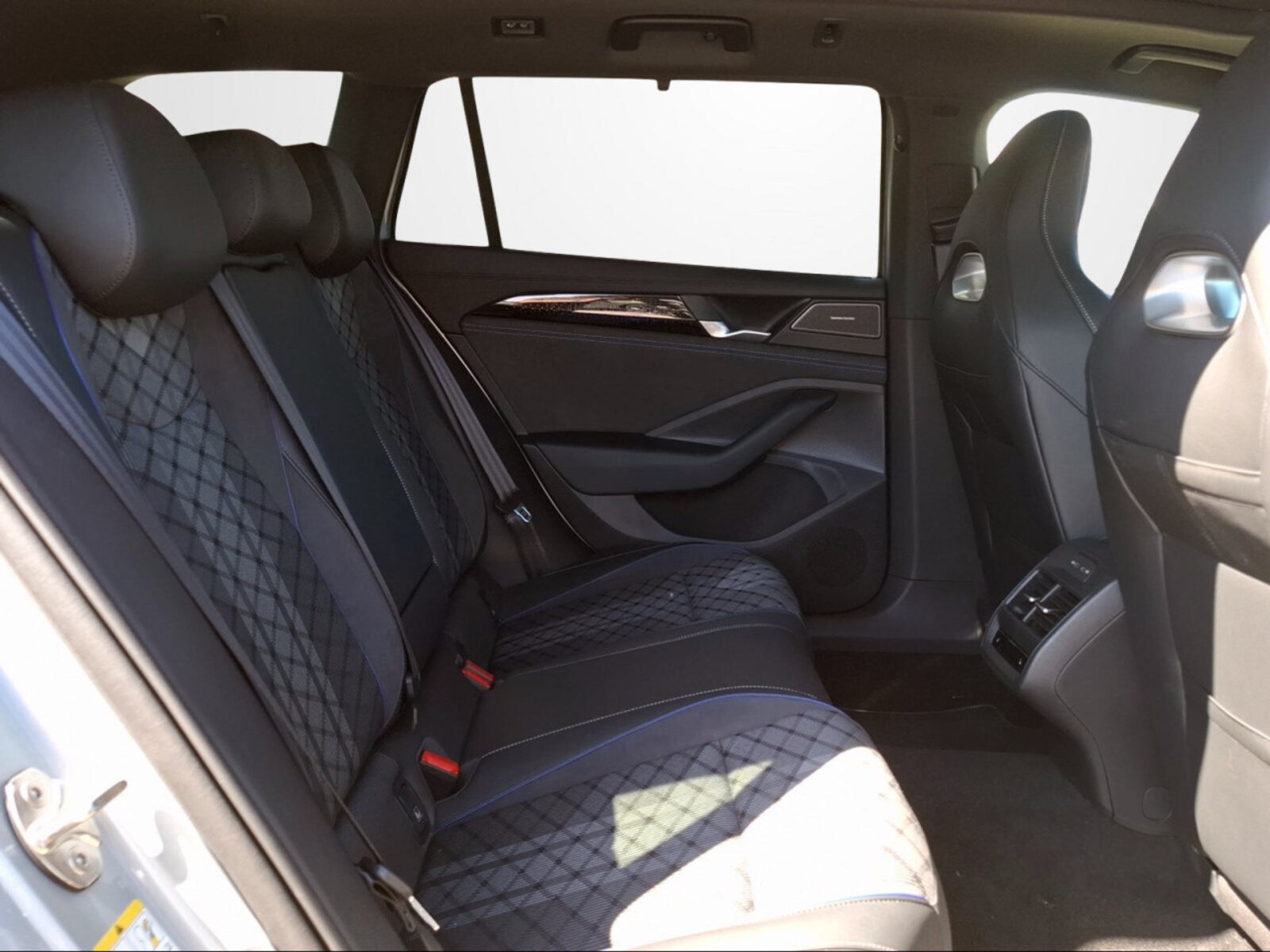 Volkswagen Passat – Bild 12