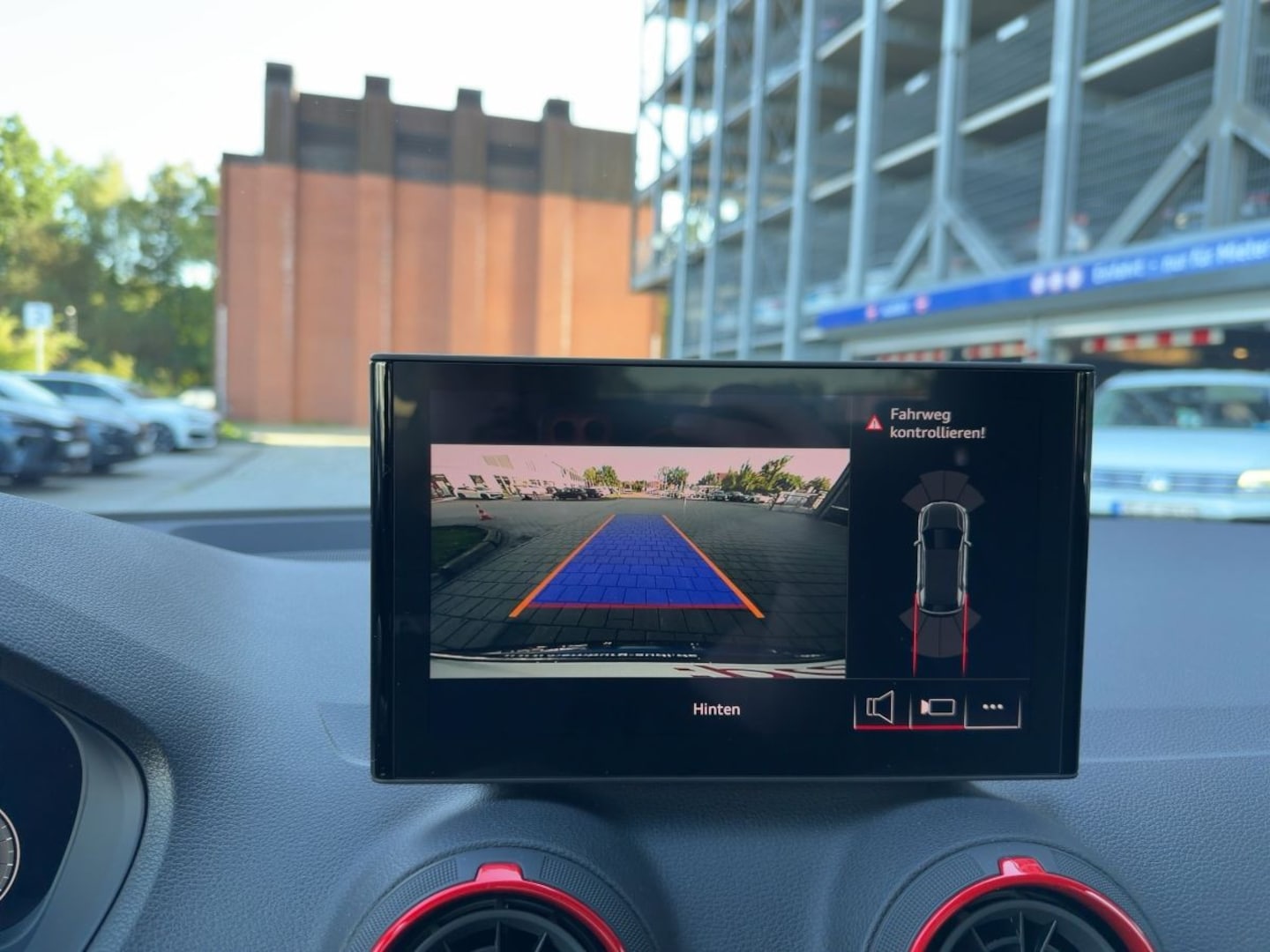 Bild über Audi Q2 S line 35 TFSI S tronic - für weitere Informationen kontaktieren Sie den Audi Partner