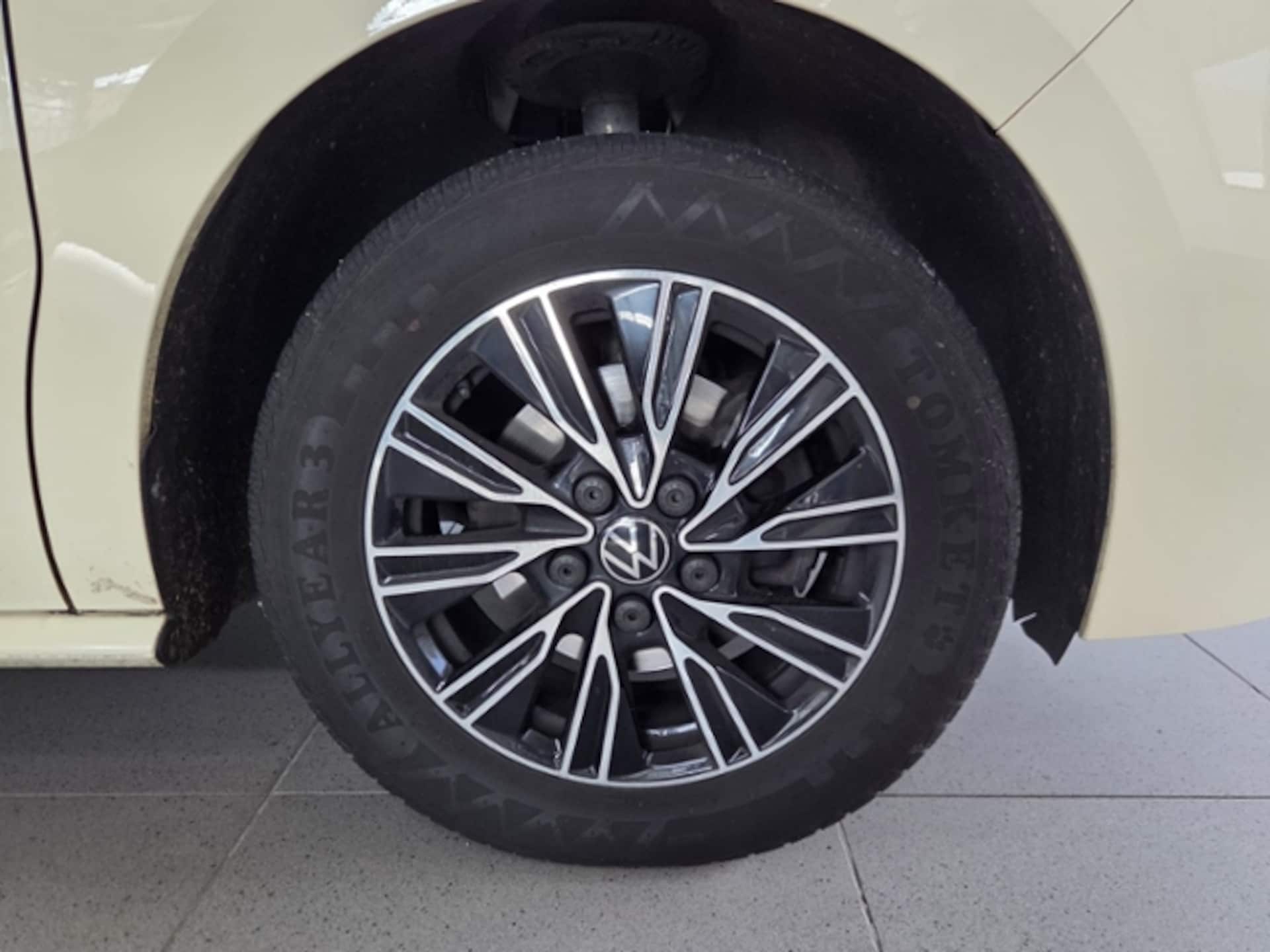 Volkswagen Multivan Langversion Basis-Modell