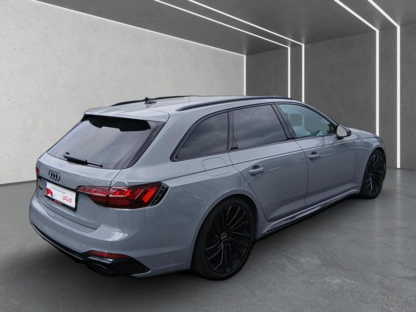 Bild über Audi RS 4 Avant TFSI quattro tiptronic - für weitere Informationen kontaktieren Sie den Audi Partner