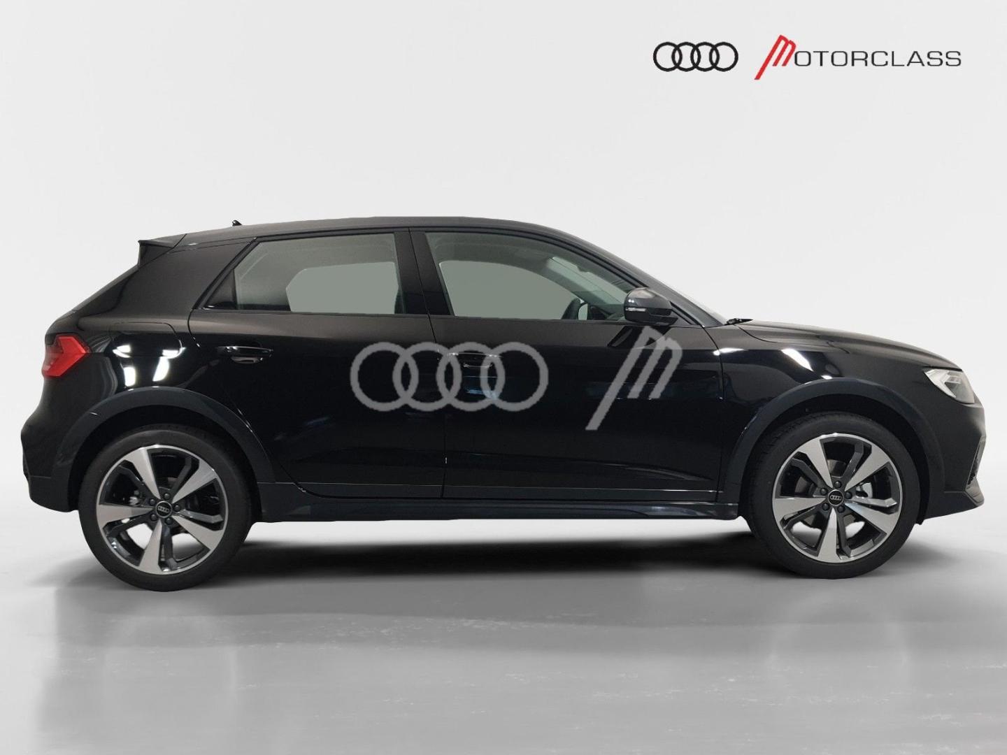 Immagine di Audi A1 allstreet Identity Contrast 30 TFSI 85 kW (116 CV) 6-marce - Vista: for more details contact your dealer