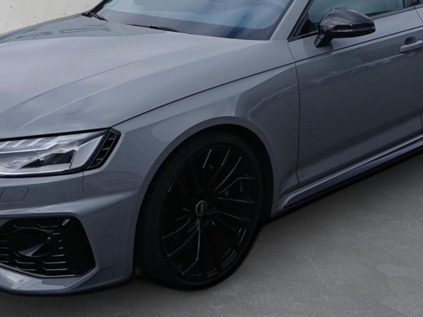 Bild über Audi RS 4 Avant TFSI quattro tiptronic - für weitere Informationen kontaktieren Sie den Audi Partner