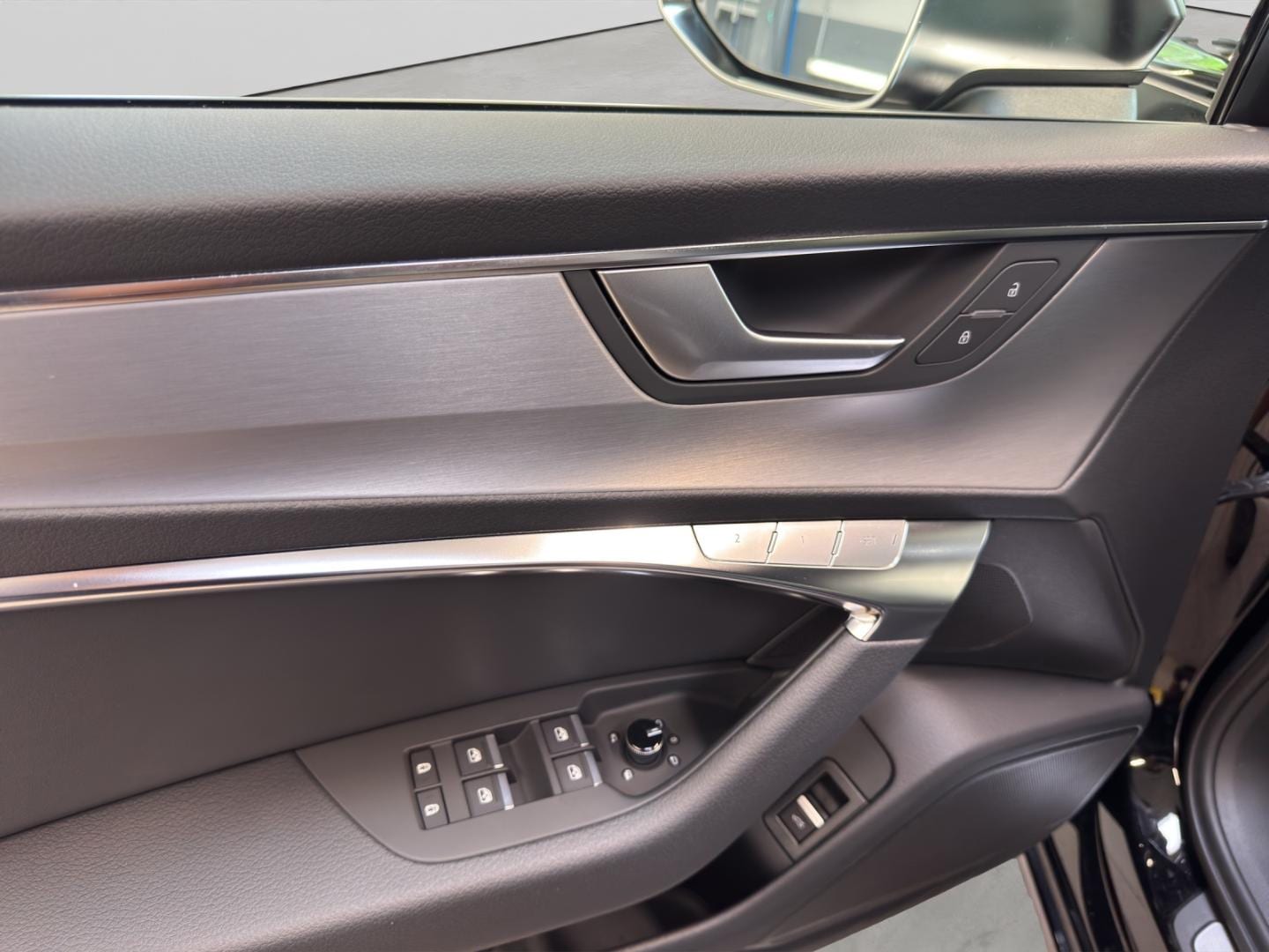 Bild über Audi S6 Avant TDI quattro tiptronic - für weitere Informationen kontaktieren Sie den Audi Partner