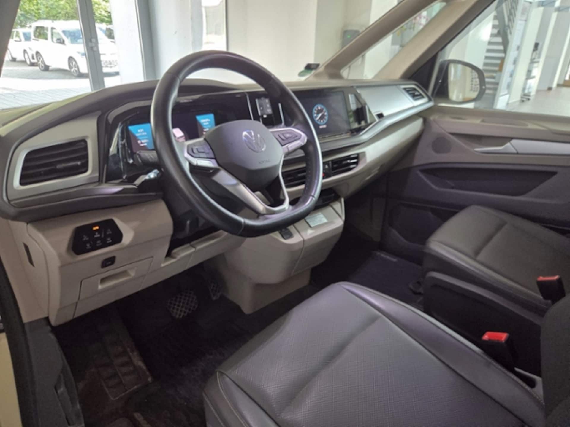 Volkswagen Multivan Langversion Basis-Modell