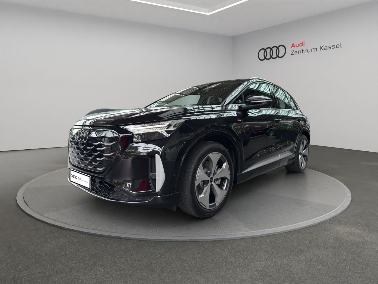 Bild über Audi Q4 SUV e-tron e-tron performance 210 kW - für weitere Informationen kontaktieren Sie den Audi Partner