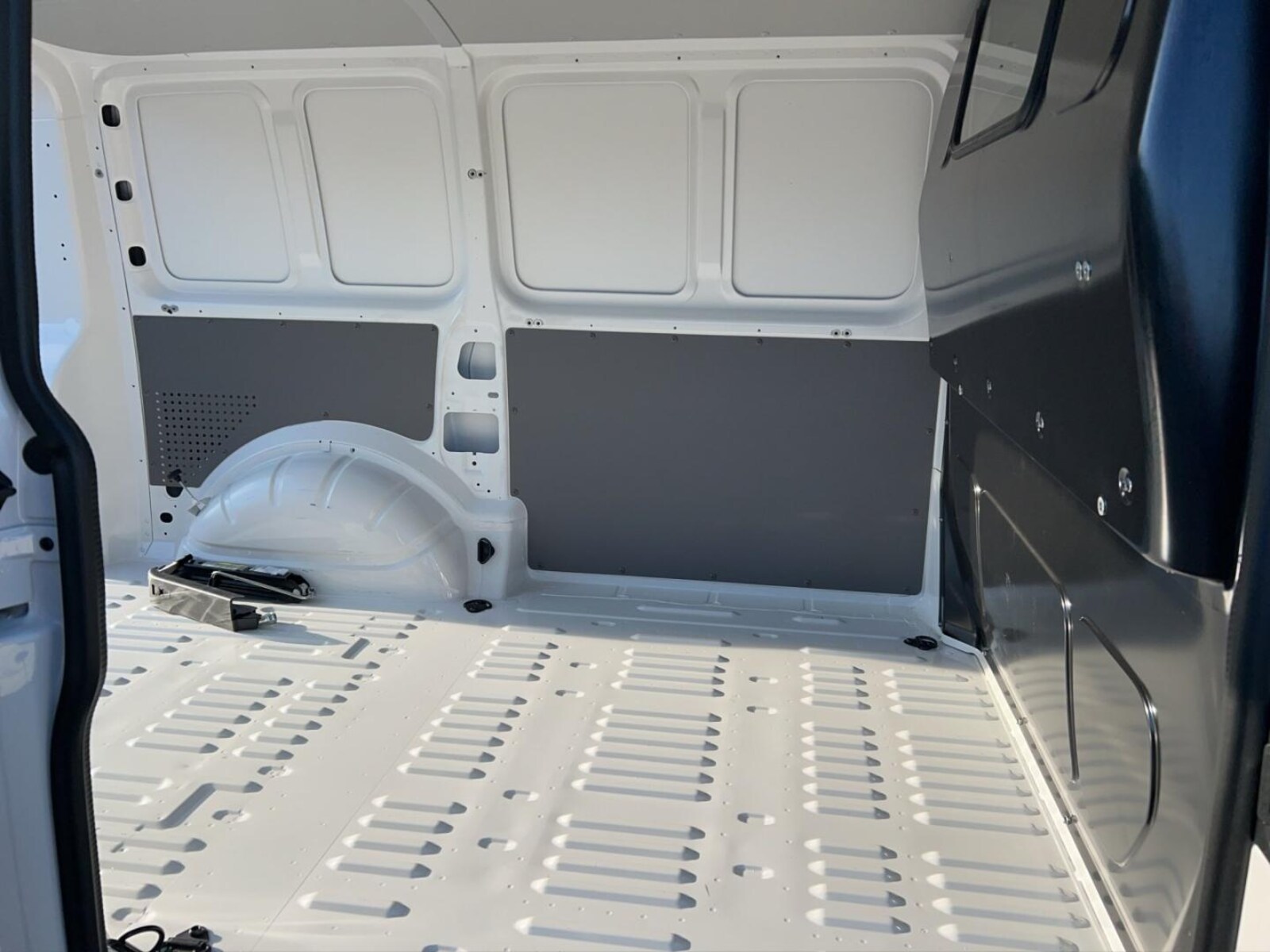 Volkswagen T6.1 Transporter Kasten kurzer Radstand – Bild 17