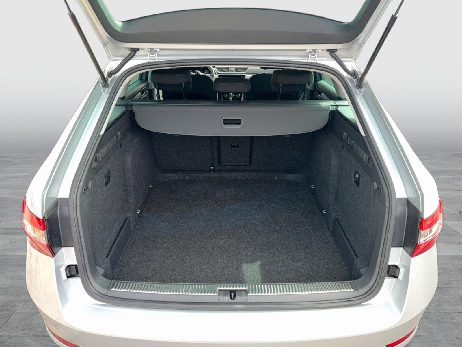 Škoda Superb Combi – Bild 13