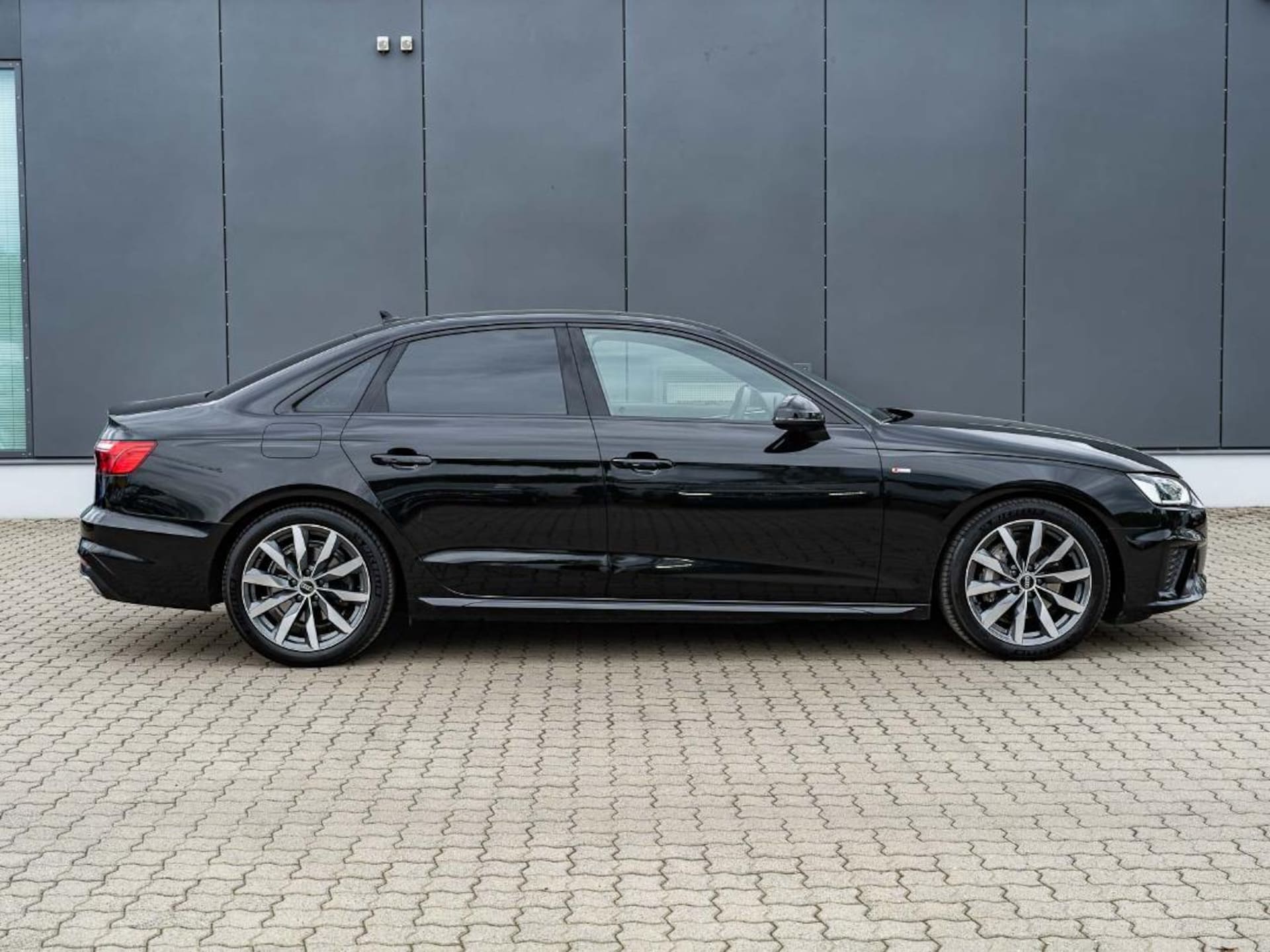 Audi A4 Limousine S line