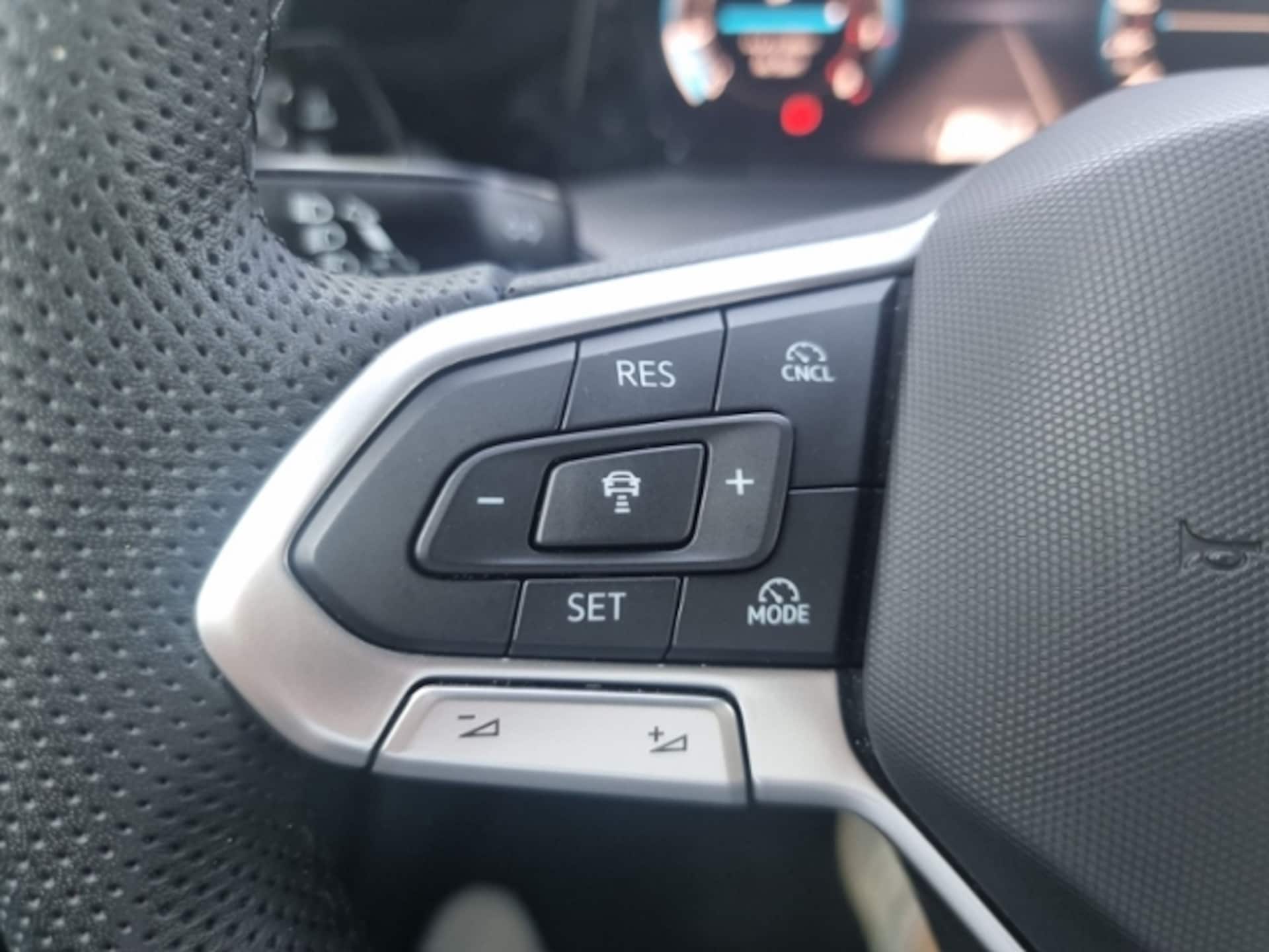 Volkswagen Golf R-Line
