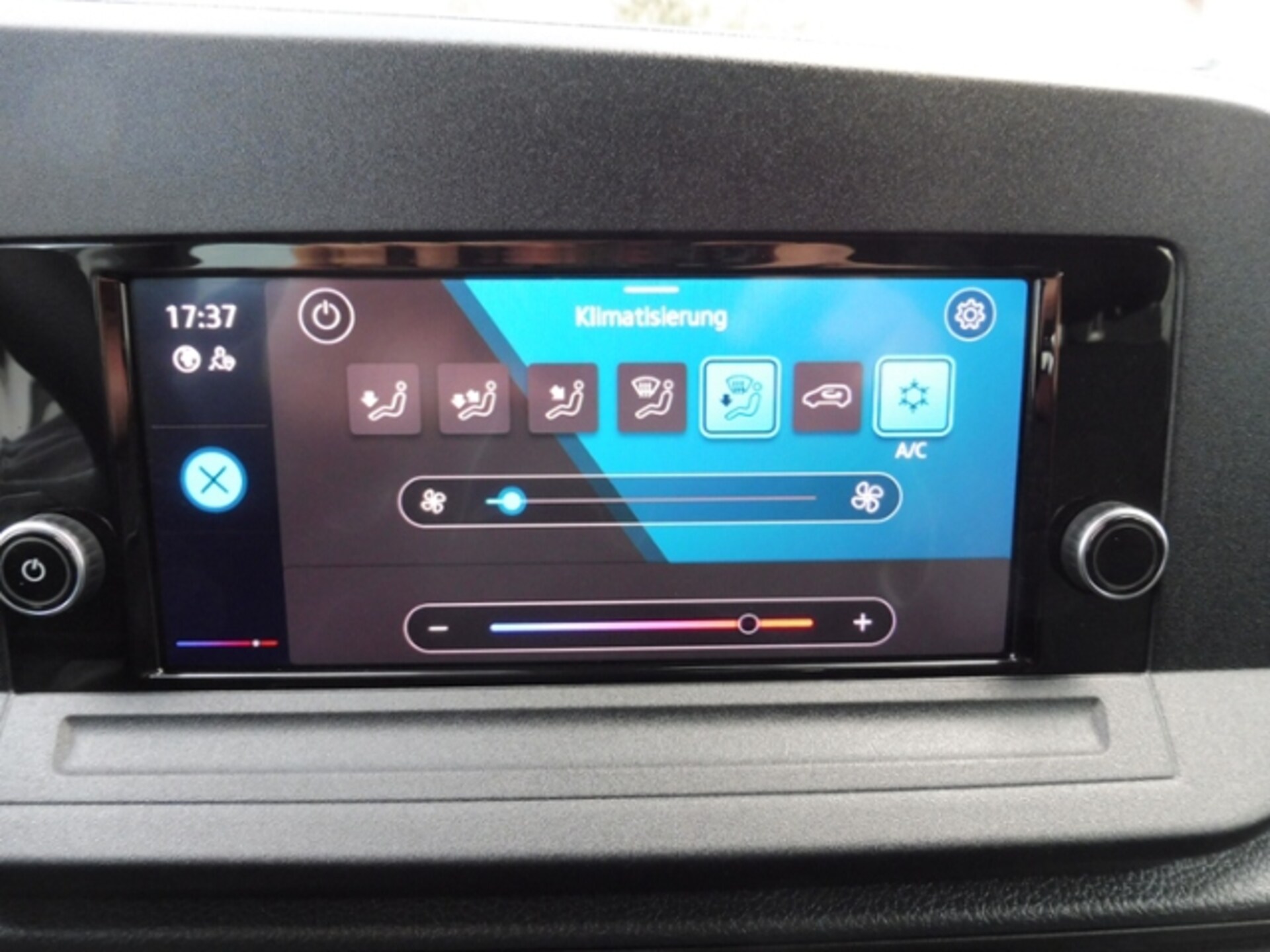 Volkswagen Caddy Basis-Modell