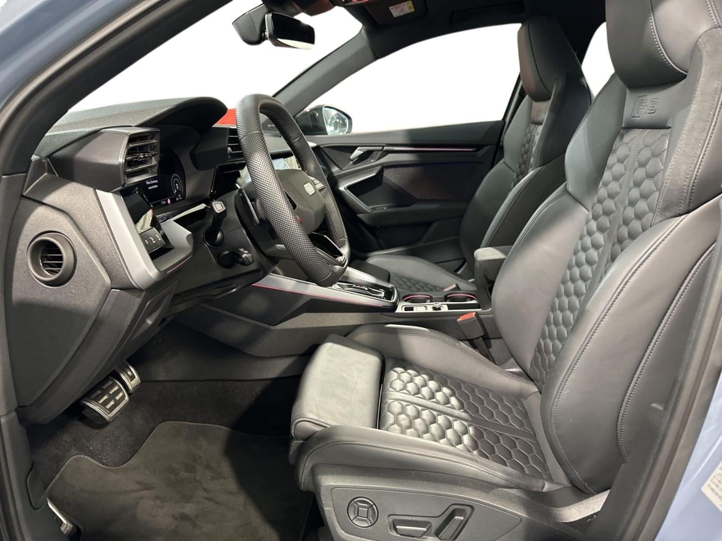 Bild über Audi RS 3 Sportback TFSI quattro 294 kW S tronic - für weitere Informationen kontaktieren Sie den Audi Partner