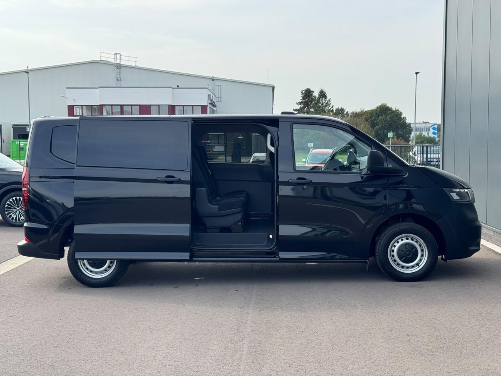 Volkswagen Transporter Kombi langer Radstand – Bild 24