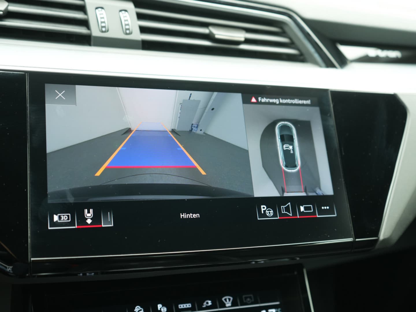 Bild über Audi Q8 e-tron S line 50 e-tron quattro - für weitere Informationen kontaktieren Sie den Audi Partner