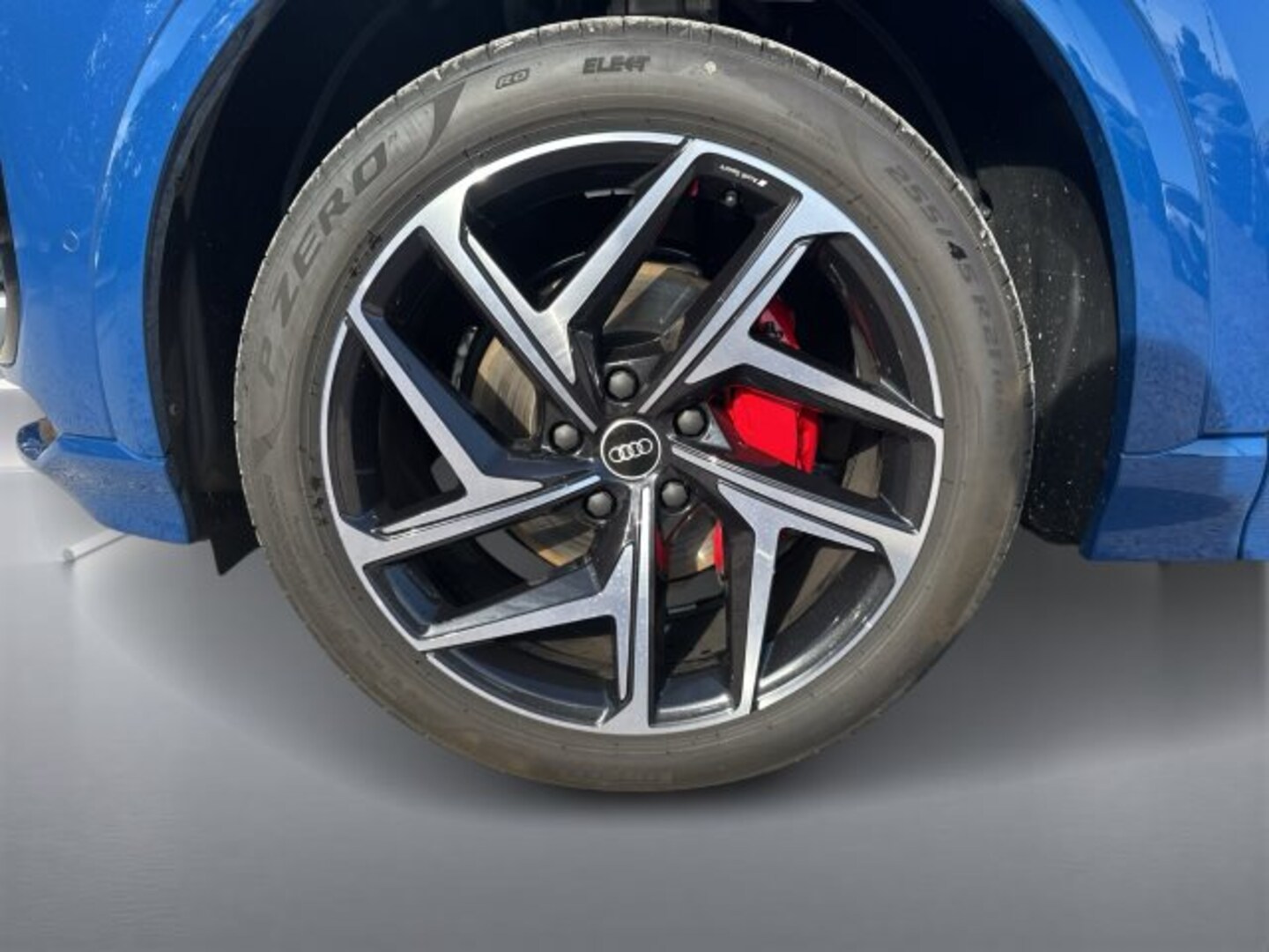 Bild über Audi Q6 SUV e-tron S line business e-tron quattro 315 kW - für weitere Informationen kontaktieren Sie den Audi Partner