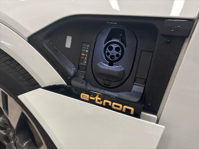 2023 AUDI E-TRON - Image 12