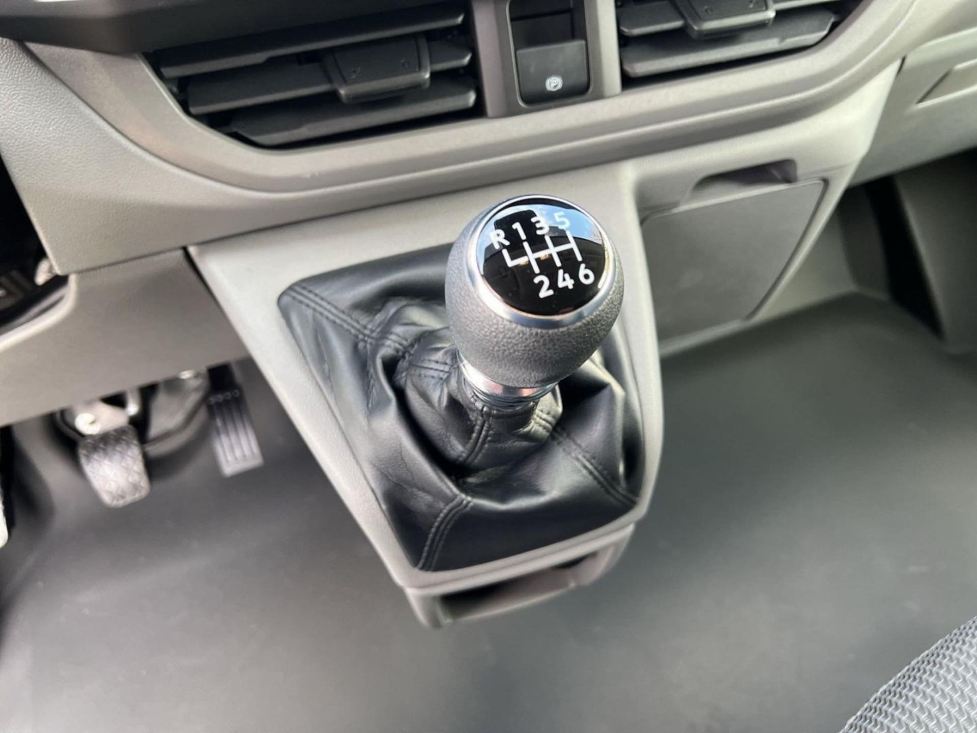 Volkswagen Transporter Kasten kurzer Radstand