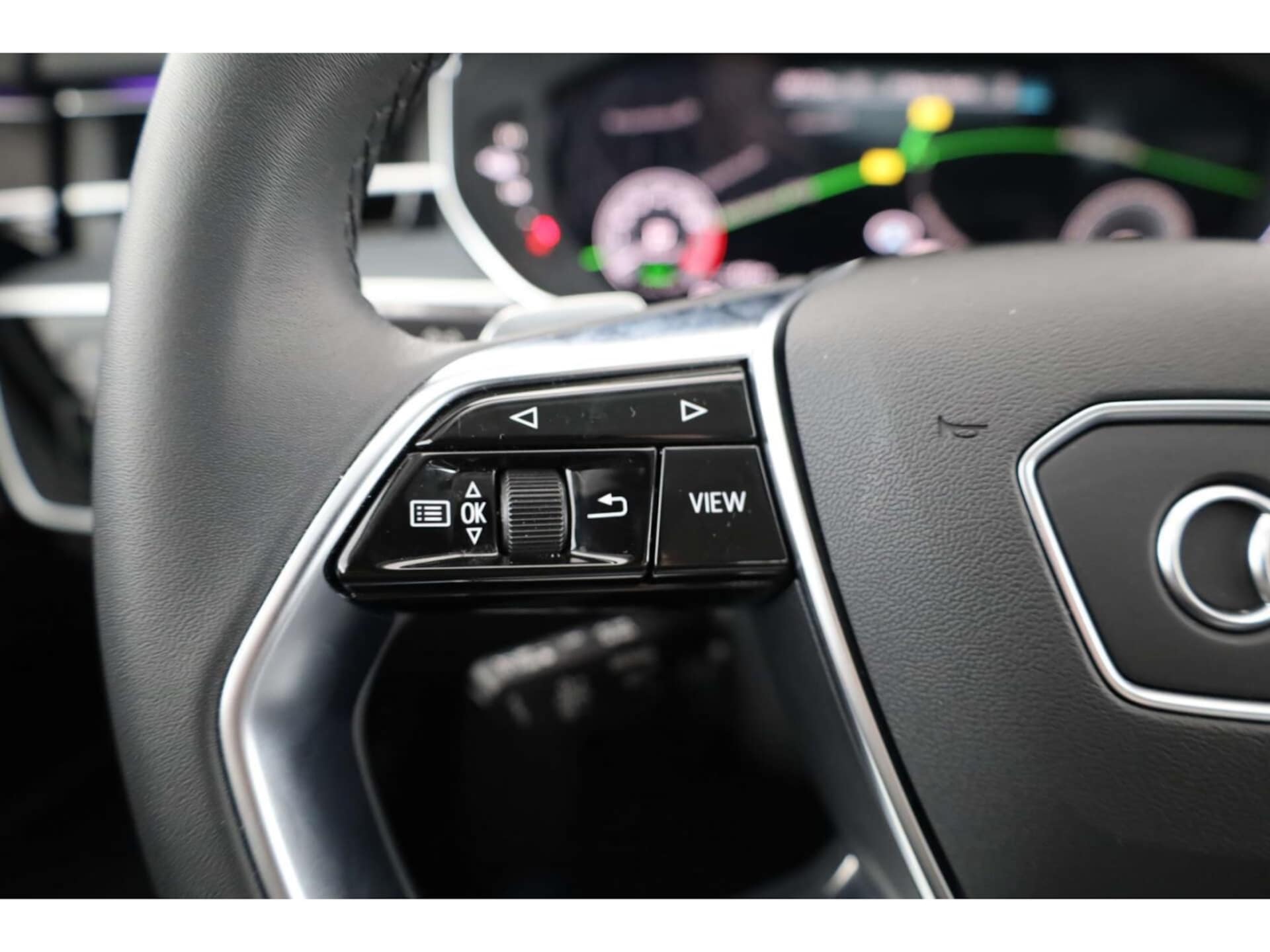 Audi A8 L TFSI e