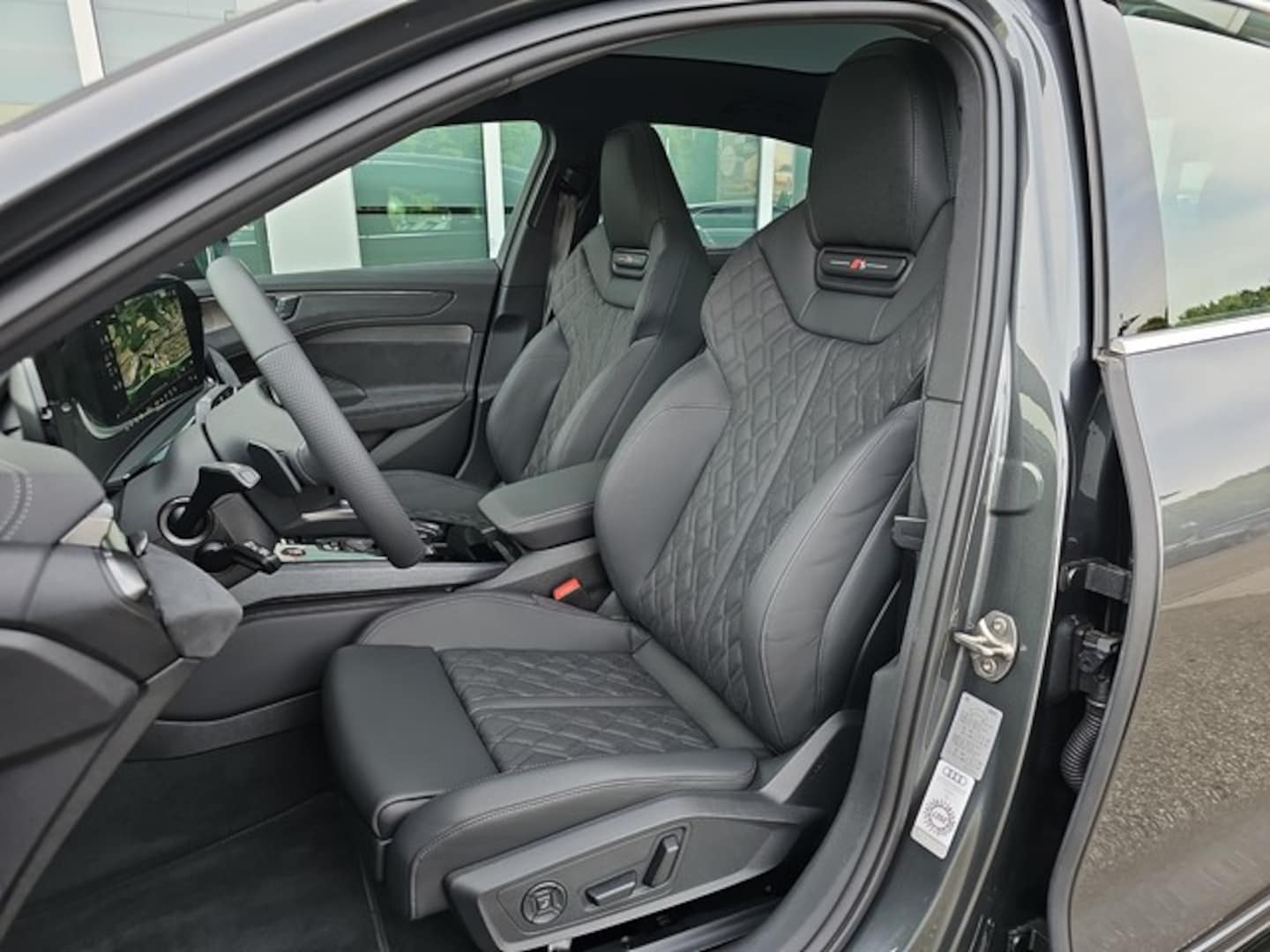 Bild über Audi A6 Limousine TDI quattro 150 kW S tronic - für weitere Informationen kontaktieren Sie den Audi Partner