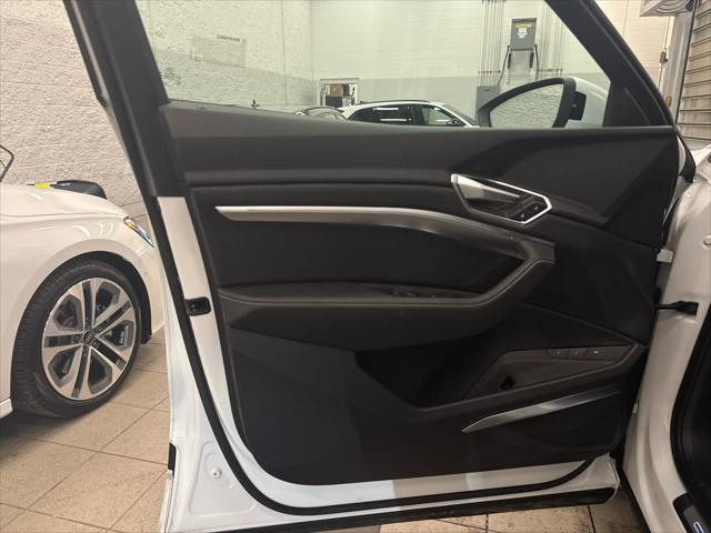 2023 AUDI E-TRON - Image 13