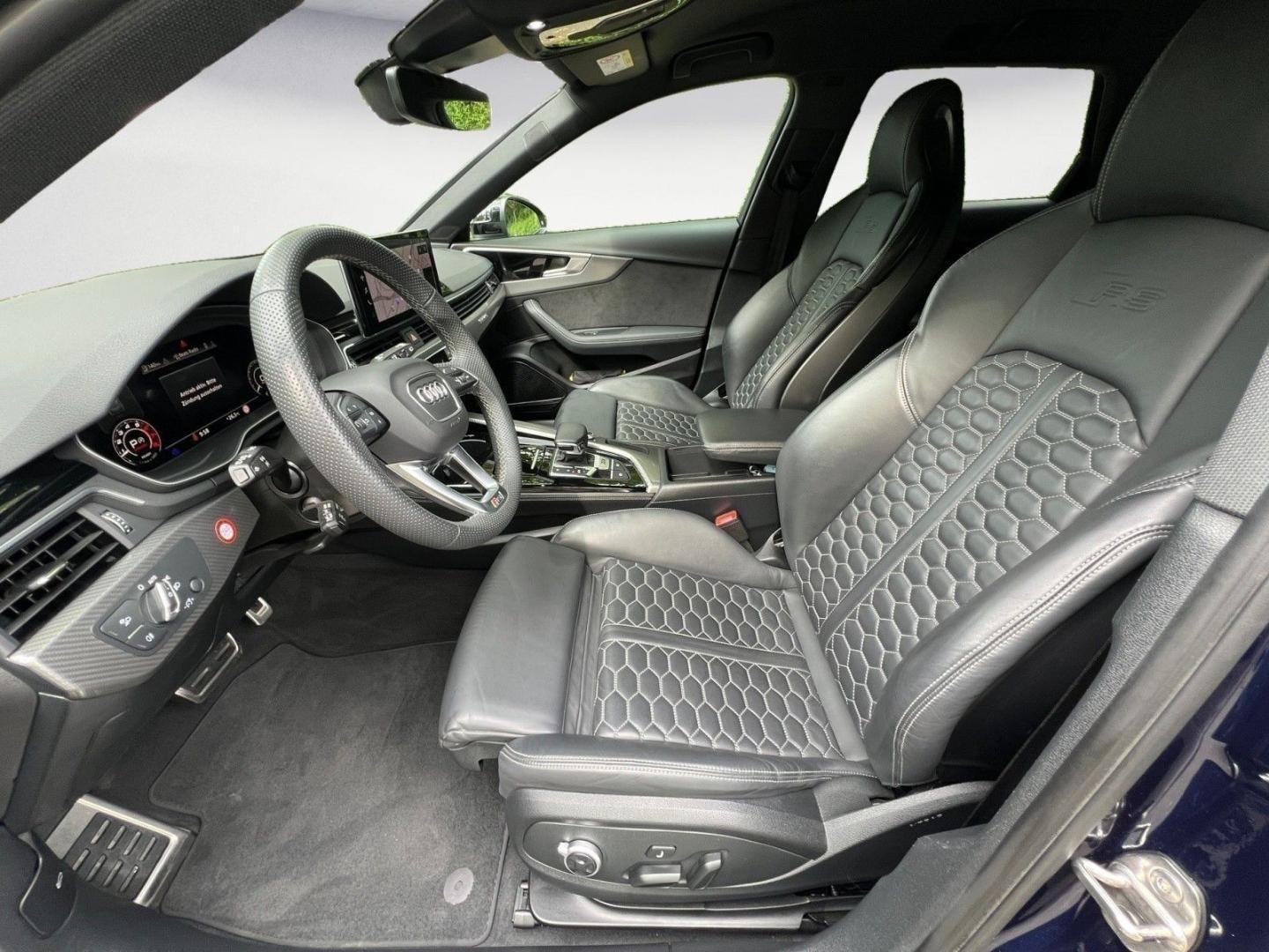 Bild über Audi RS 4 Avant TFSI quattro tiptronic - für weitere Informationen kontaktieren Sie den Audi Partner