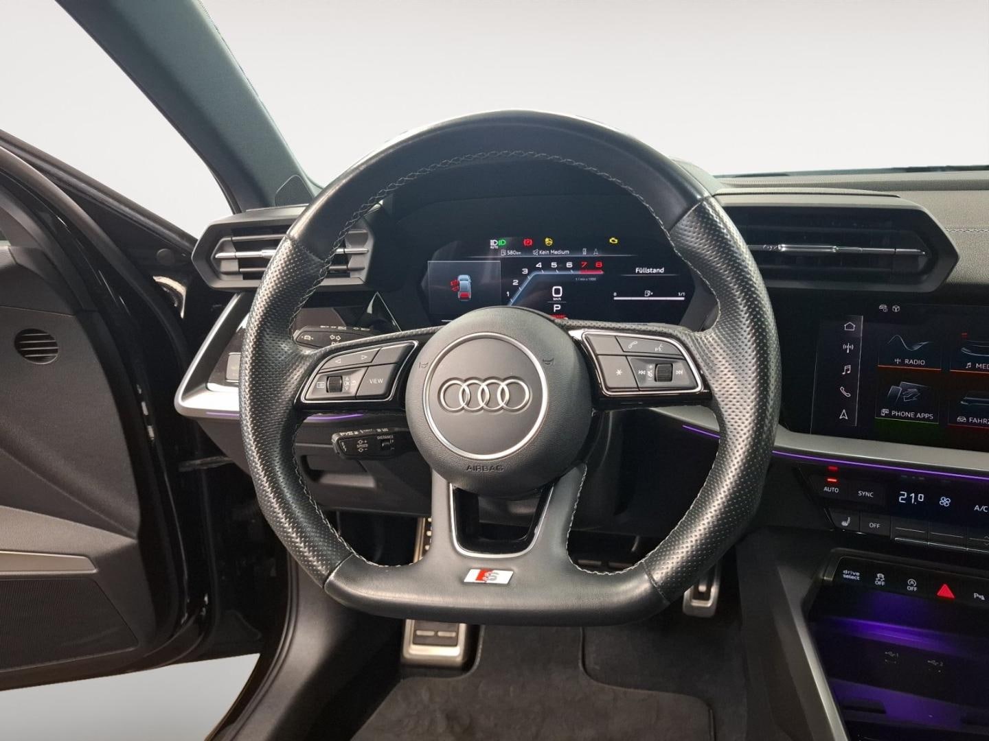 Bild über Audi S3 Limousine TFSI quattro S tronic - für weitere Informationen kontaktieren Sie den Audi Partner