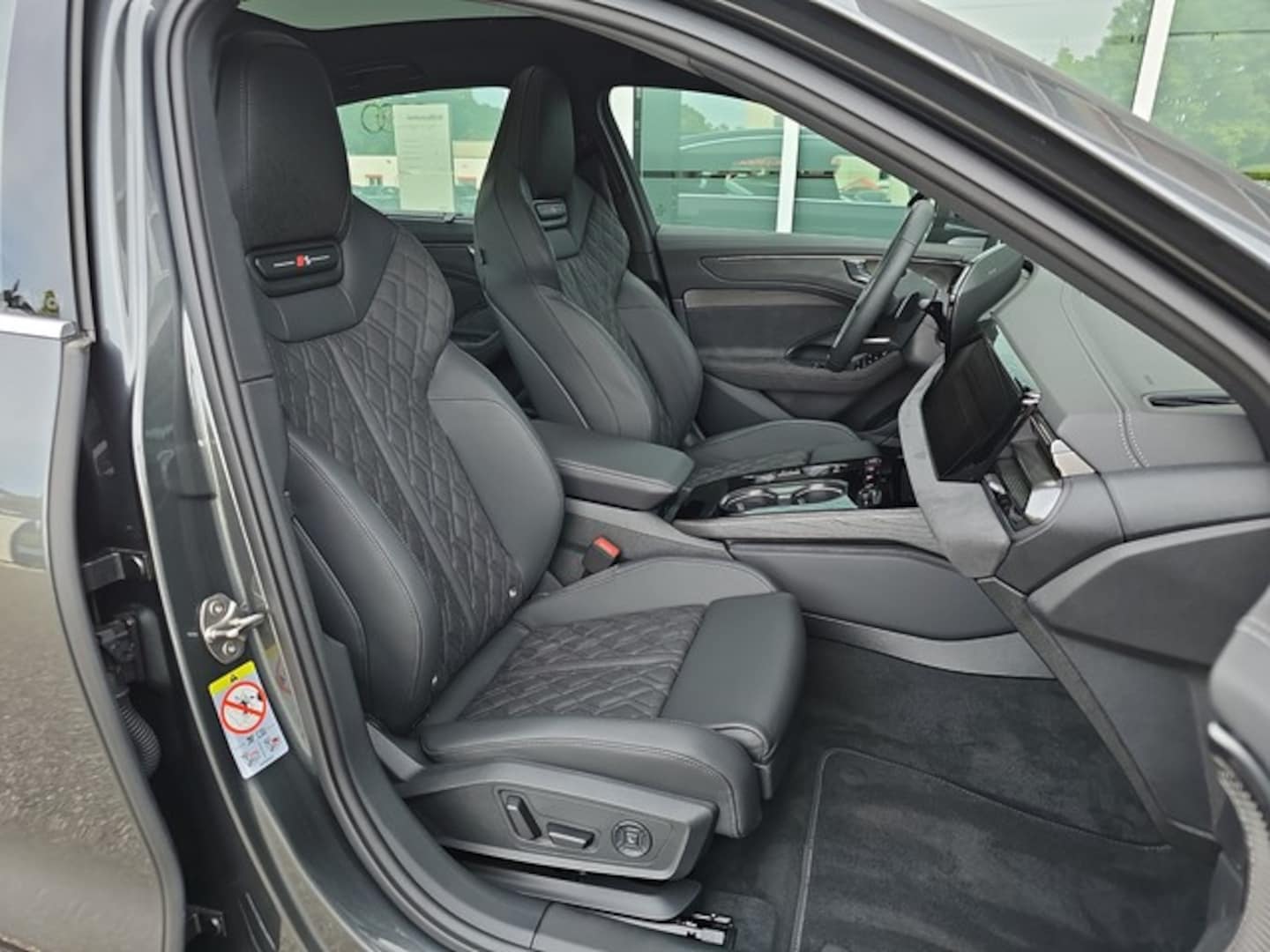 Bild über Audi A6 Limousine TDI quattro 150 kW S tronic - für weitere Informationen kontaktieren Sie den Audi Partner