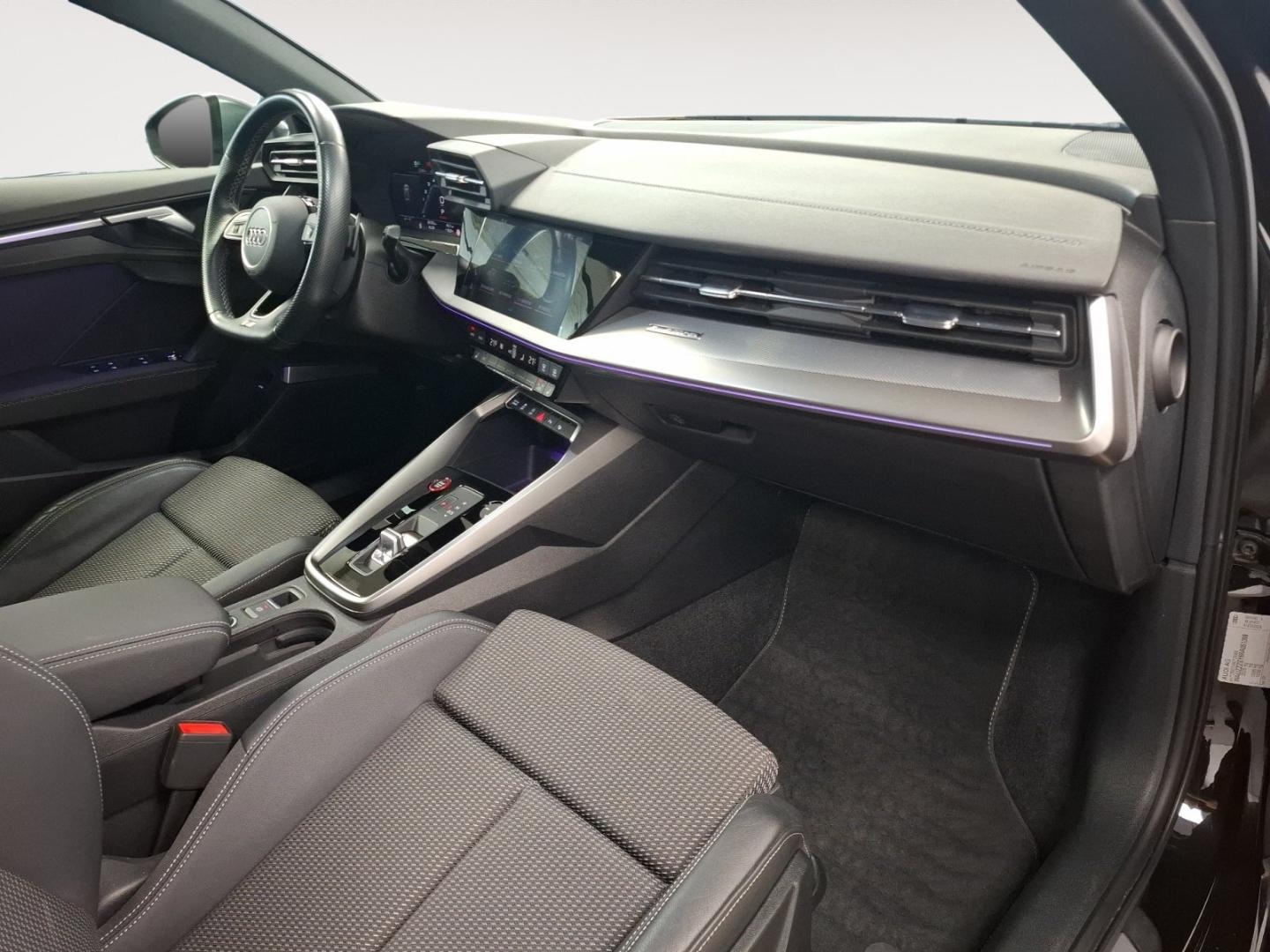Bild über Audi S3 Limousine TFSI quattro S tronic - für weitere Informationen kontaktieren Sie den Audi Partner