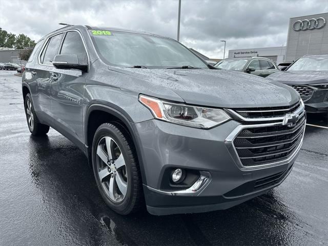 Used 2019 Chevrolet Traverse 3LT with VIN 1GNEVHKW1KJ303218 for sale in Plains Township, PA