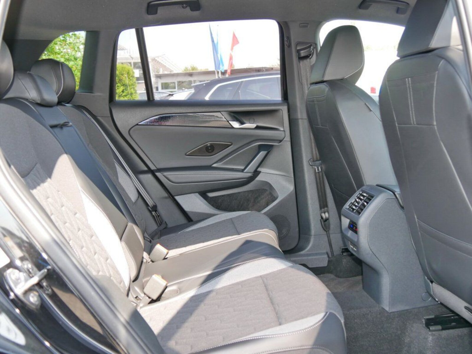 Volkswagen Tiguan – Bild 7