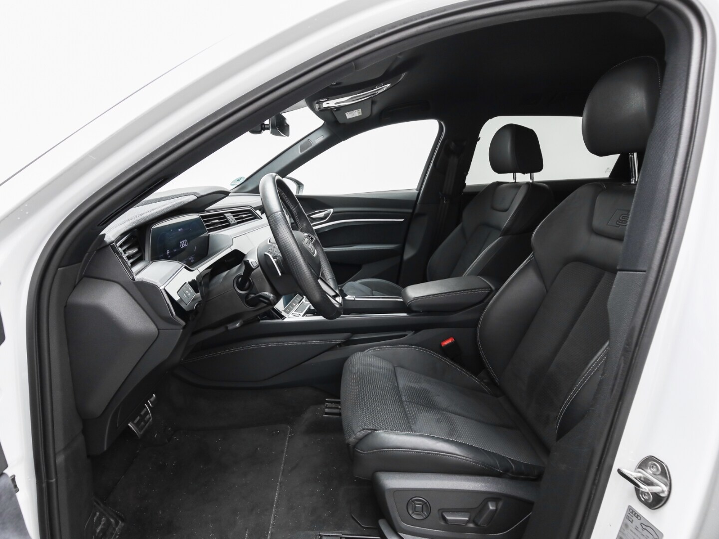 Image about Audi Q8 e-tron advanced 50 e-tron quattro