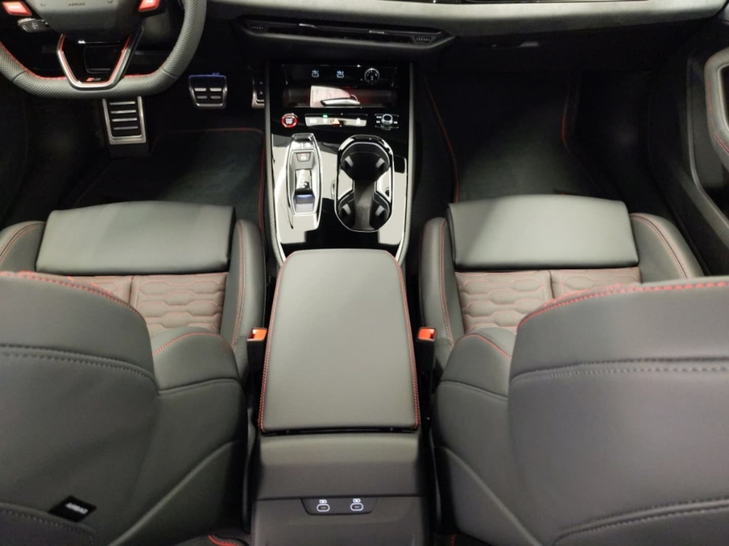 Bild über Audi RS 5 Limousine TFSI quattro 470 kW tiptronic - für weitere Informationen kontaktieren Sie den Audi Partner
