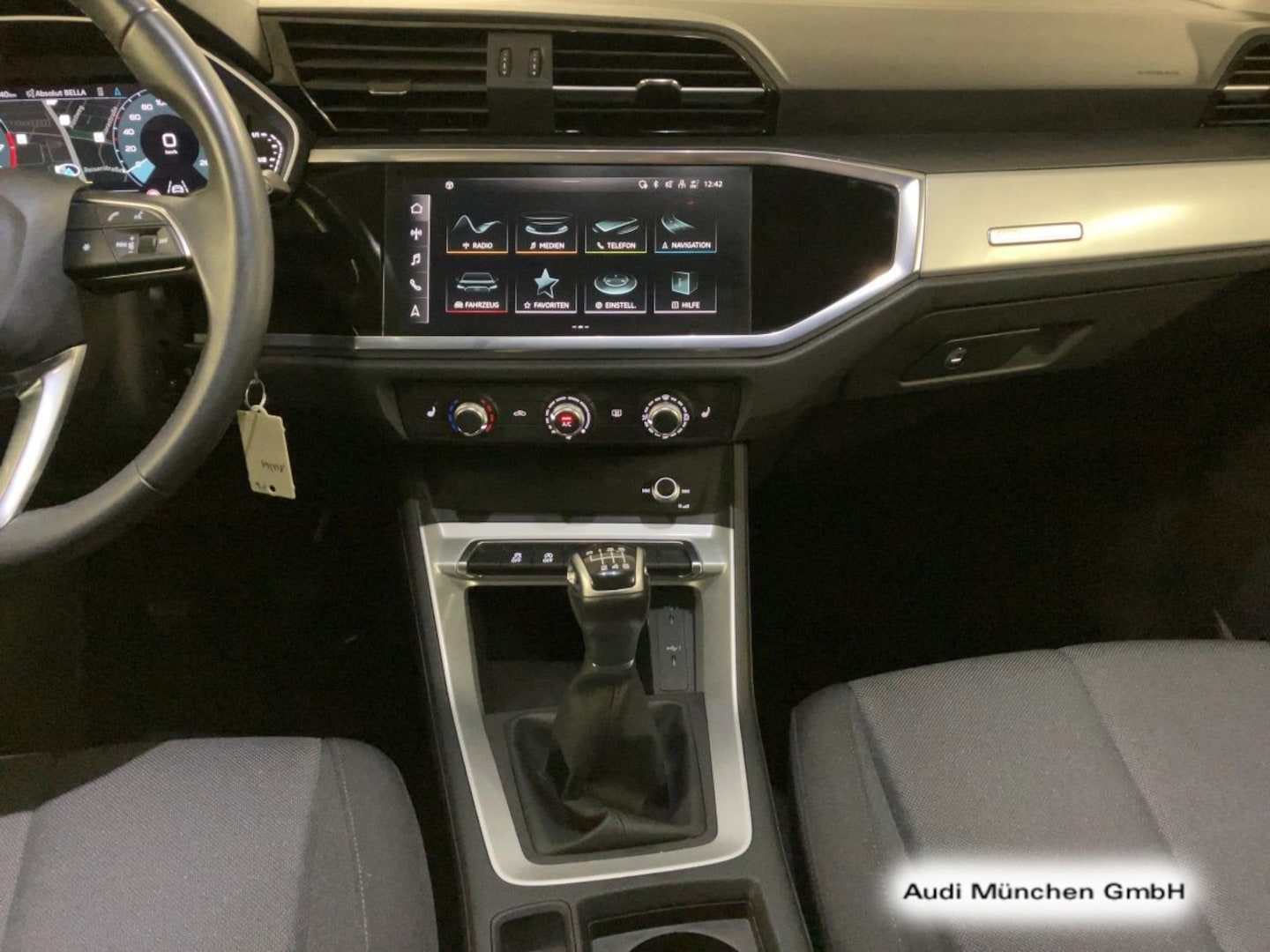 Bild über Audi Q3 S line 35 TFSI Schaltgetriebe - für weitere Informationen kontaktieren Sie den Audi Partner