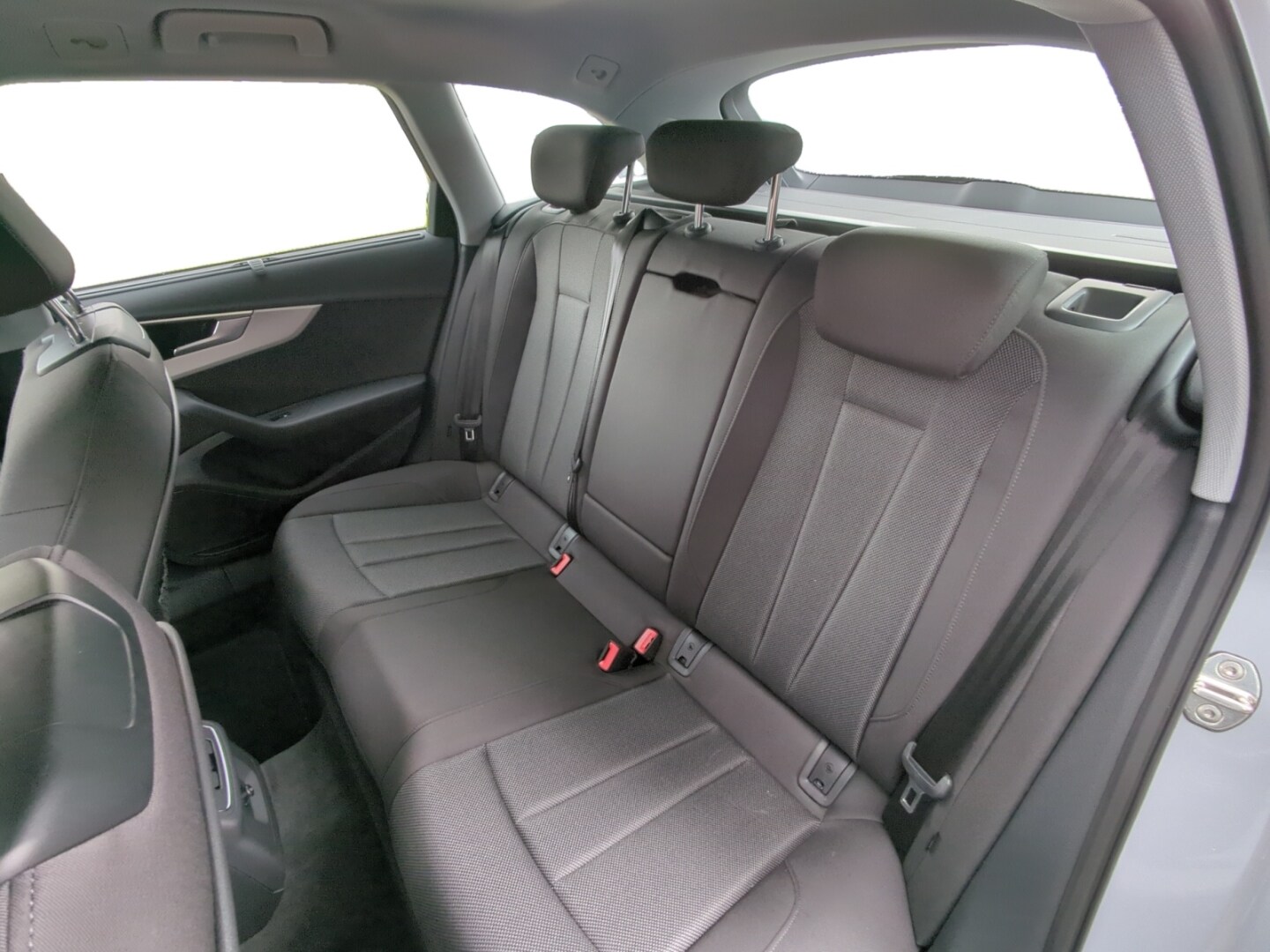 Image about Audi A4 Avant 30 TDI S tronic