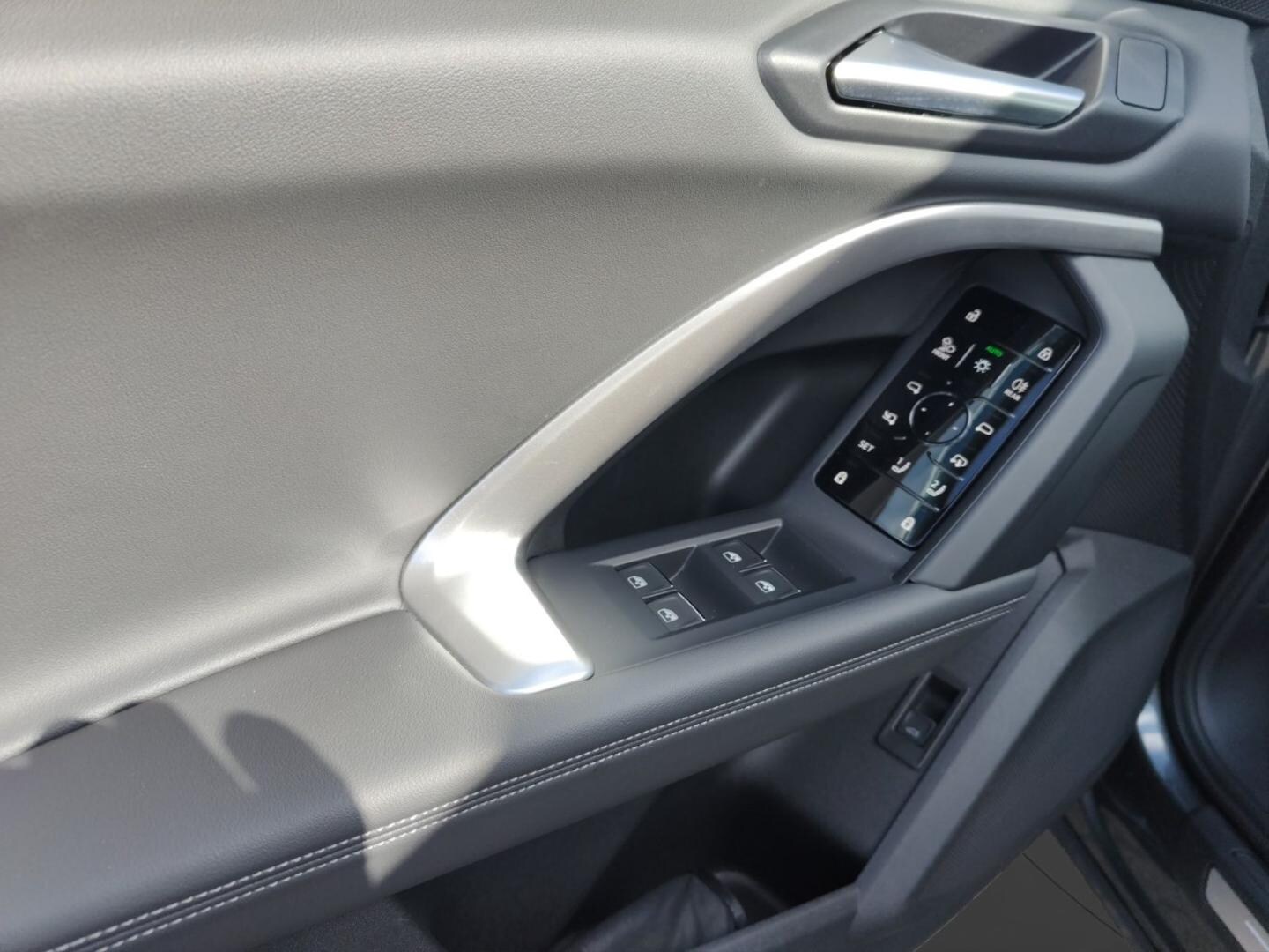 Bild über Audi Q5 SUV TDI quattro 150 kW S tronic - für weitere Informationen kontaktieren Sie den Audi Partner