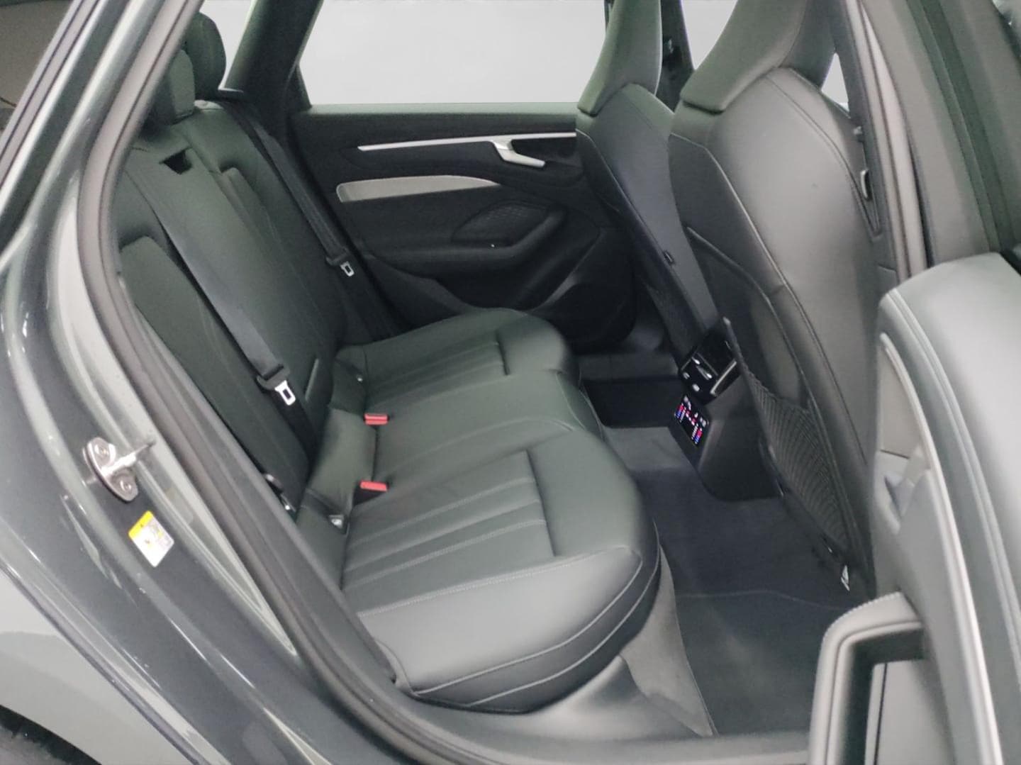 Bild über Audi A6 Avant TDI 150 kW S tronic - für weitere Informationen kontaktieren Sie den Audi Partner