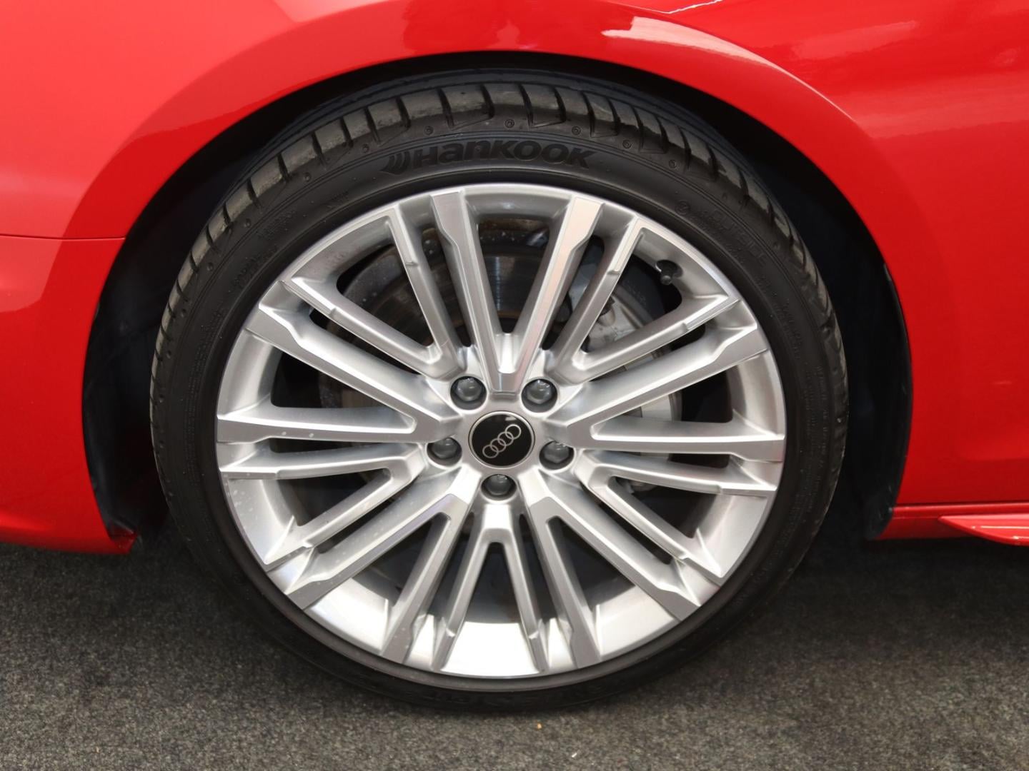 Bild über Audi A4 Avant S line 40 TFSI S tronic - für weitere Informationen kontaktieren Sie den Audi Partner
