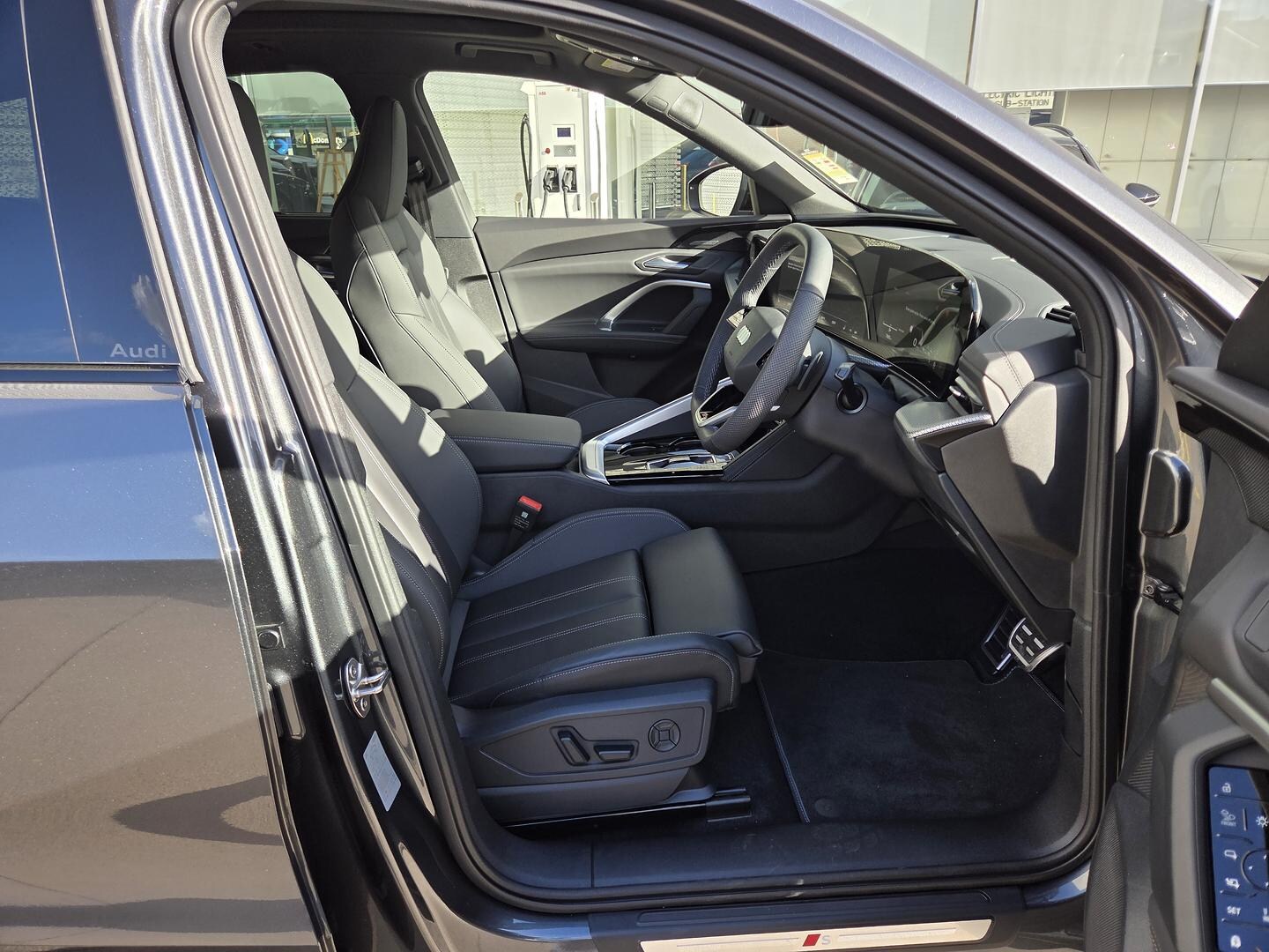 Image about Audi Q5 SUV TFSI quattro 200 kW sport