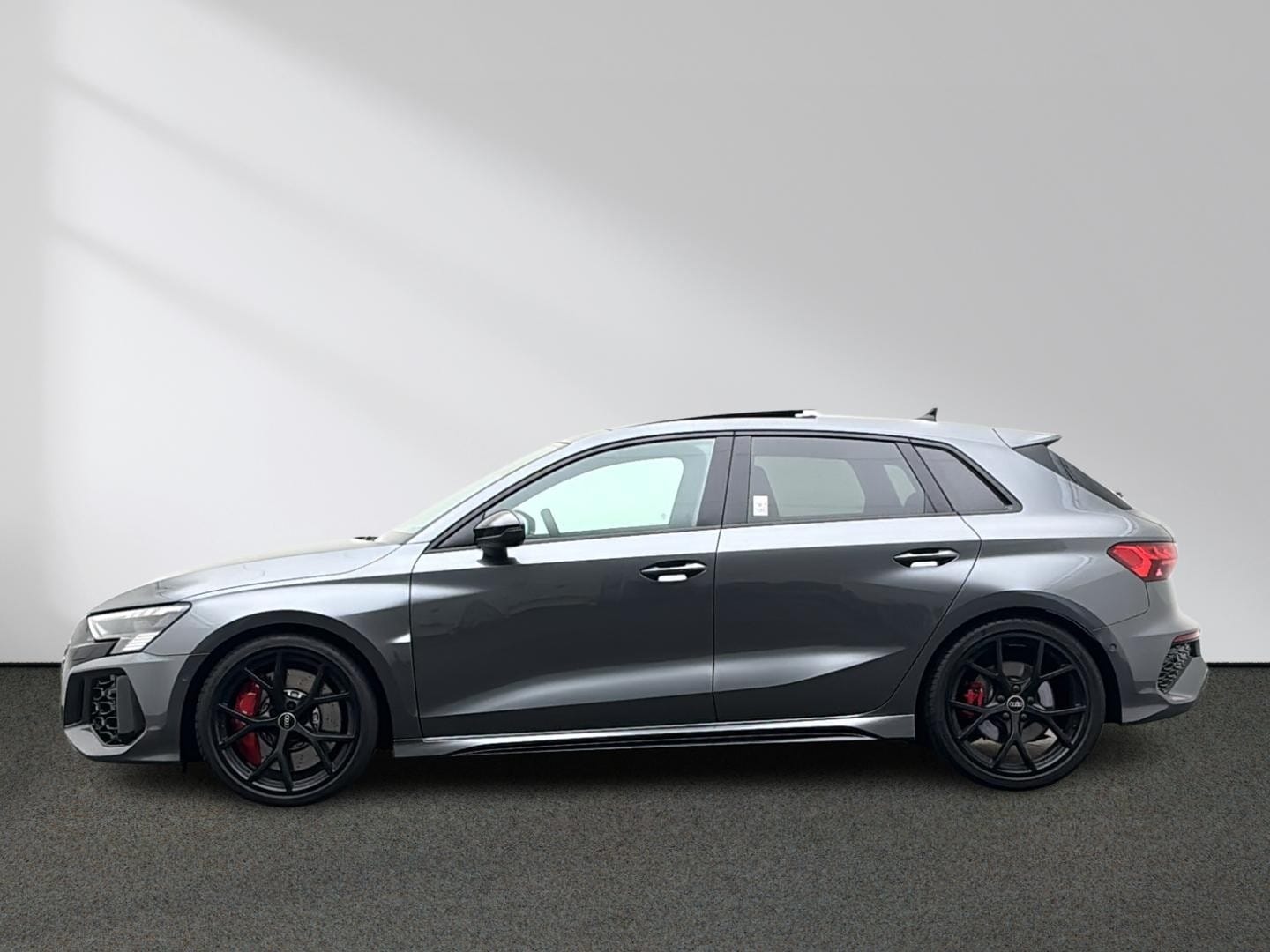 Bild über Audi RS 3 Sportback TFSI quattro S tronic - für weitere Informationen kontaktieren Sie den Audi Partner