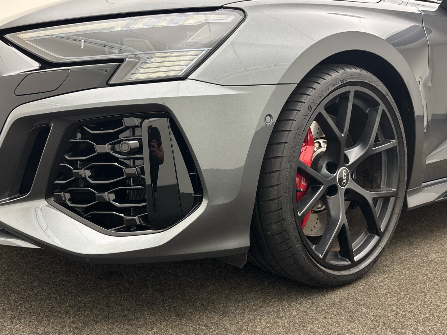 Bild über Audi RS 3 Sportback TFSI quattro S tronic - für weitere Informationen kontaktieren Sie den Audi Partner