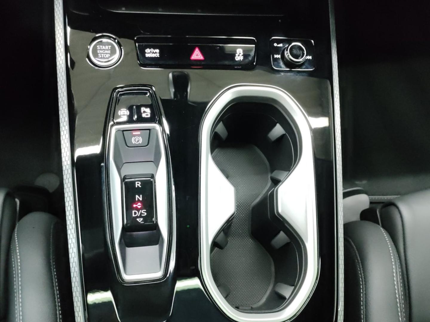 Bild über Audi A6 Avant TDI 150 kW S tronic - für weitere Informationen kontaktieren Sie den Audi Partner