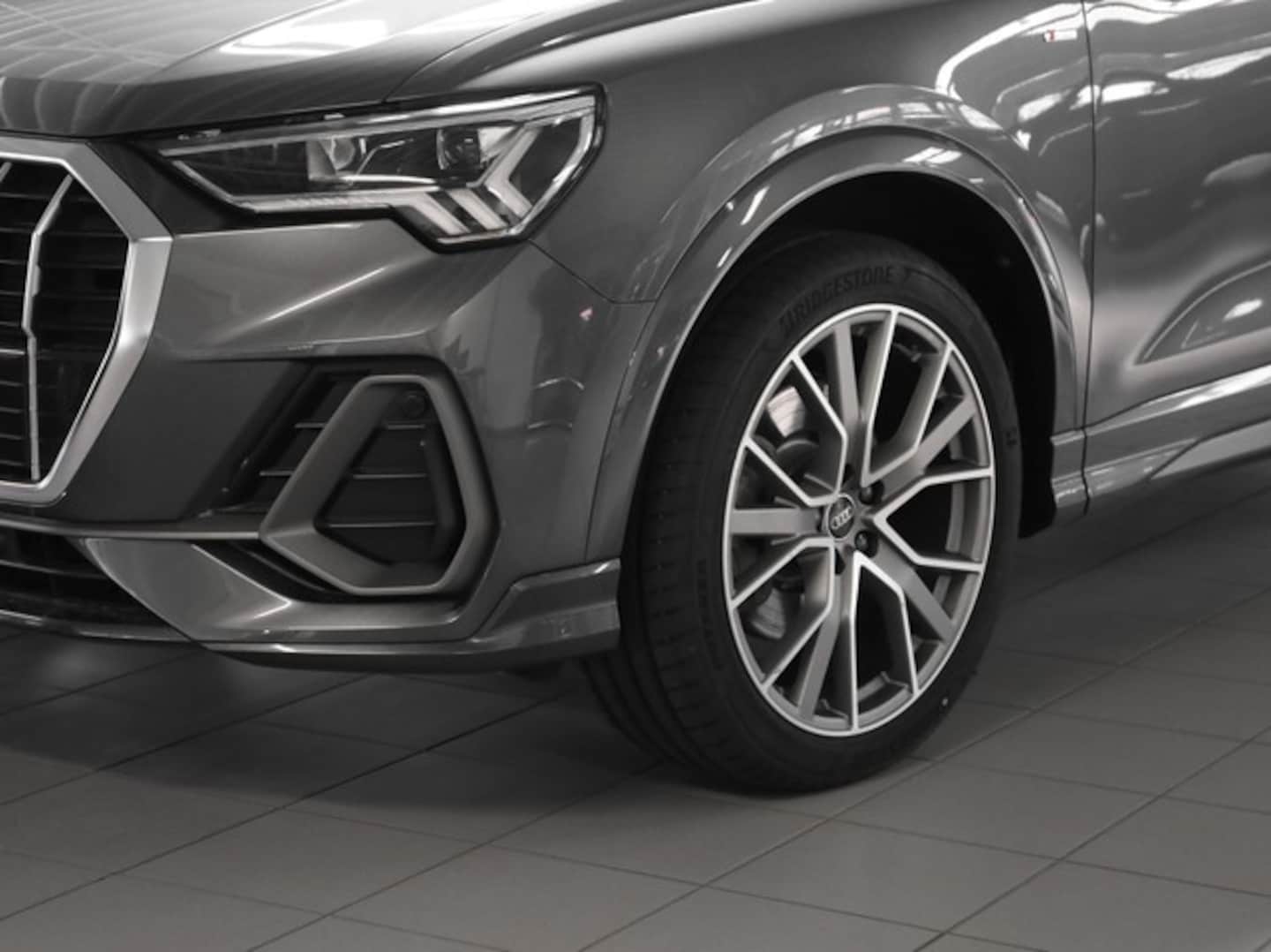 Bild über Audi Q3 TFSI quattro 180 kW S tronic - für weitere Informationen kontaktieren Sie den Audi Partner