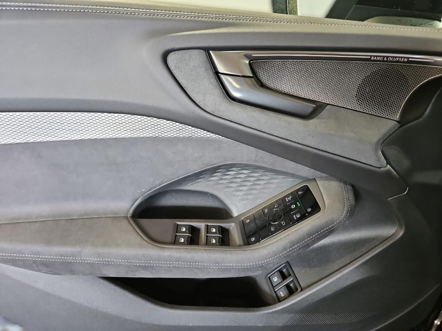 Bild über Audi A5 Avant e-hybrid e-hybrid quattro 220 kW S tronic - für weitere Informationen kontaktieren Sie den Audi Partner