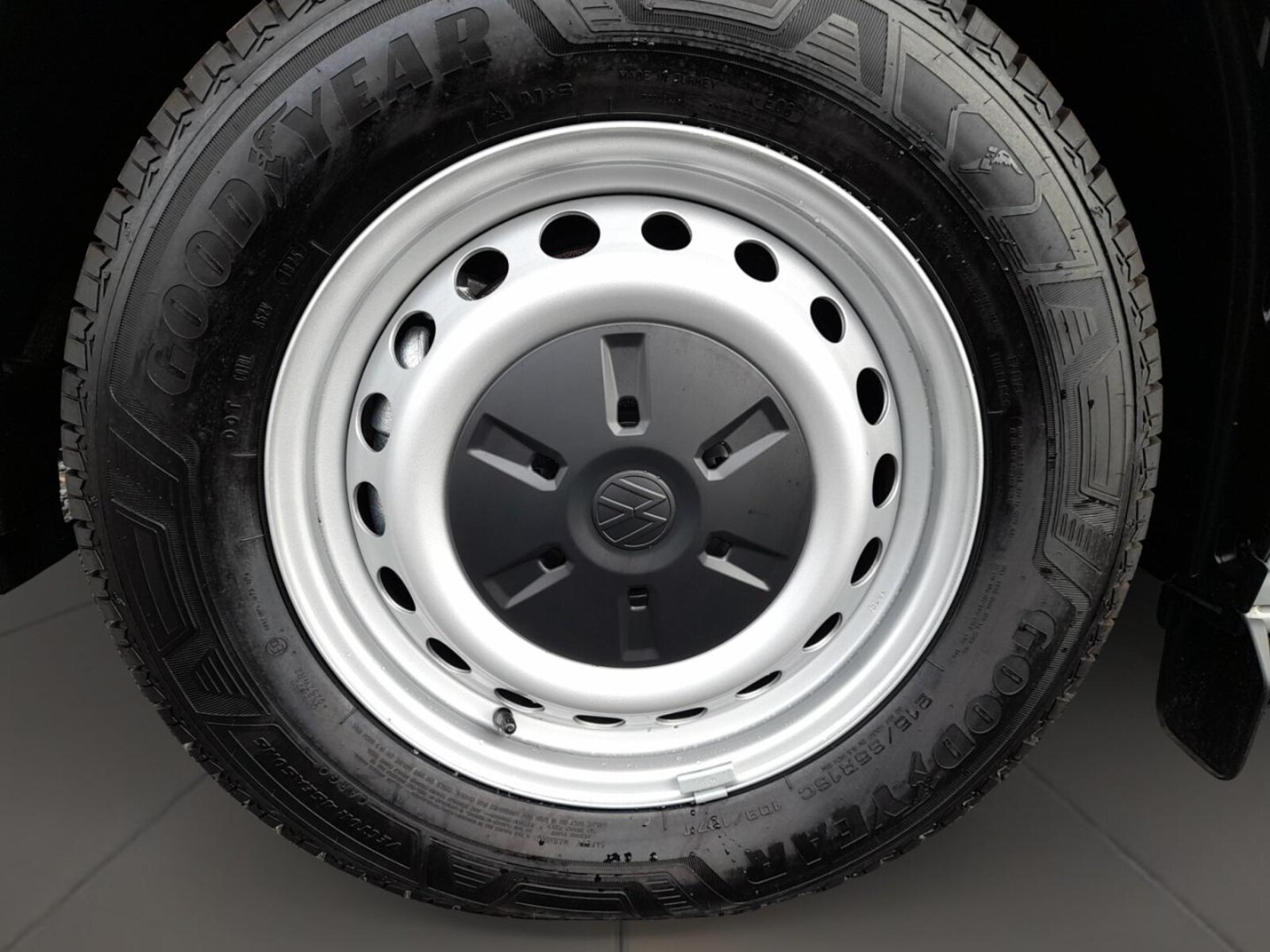 Volkswagen Transporter Kombi kurzer Radstand – Bild 6