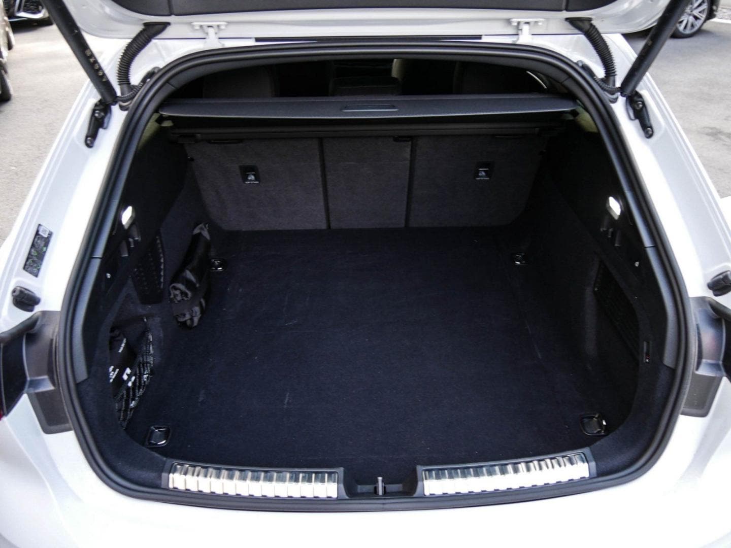 Bild über Audi A5 Avant TDI quattro 150 kW S tronic - für weitere Informationen kontaktieren Sie den Audi Partner