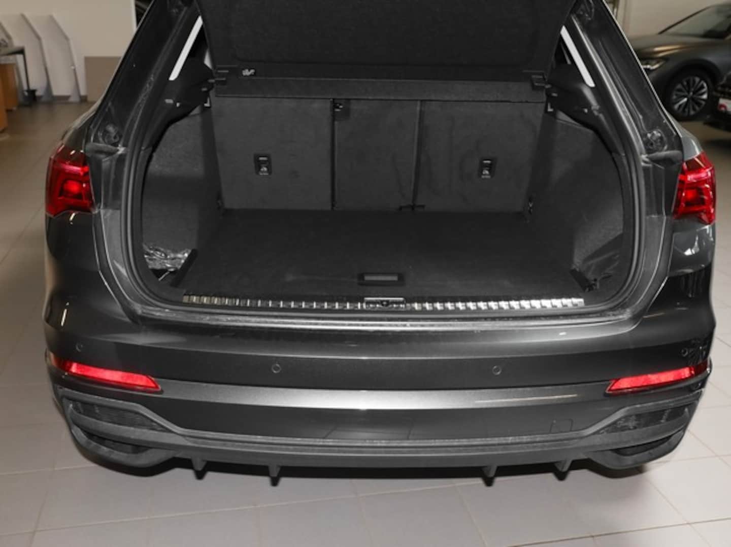 Bild über Audi Q3 TFSI quattro 180 kW S tronic - für weitere Informationen kontaktieren Sie den Audi Partner
