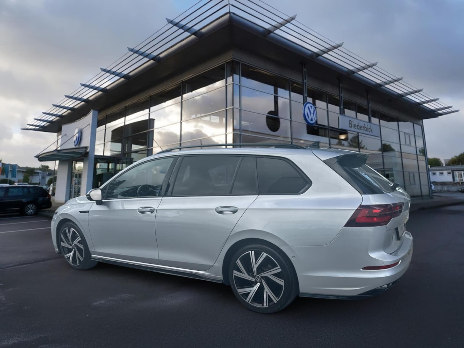 Volkswagen Golf Variant R-Line