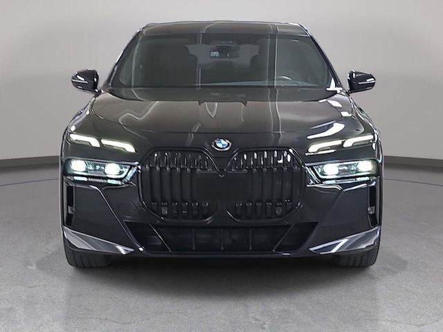 2023 BMW 740